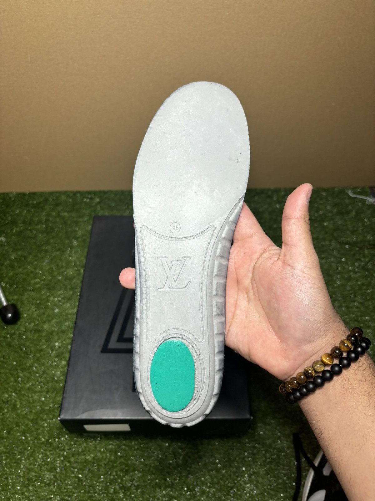 Louis Vuitton Louis Vuitton rivoli sneaker Size US 10 / EU 43 - 14 Thumbnail