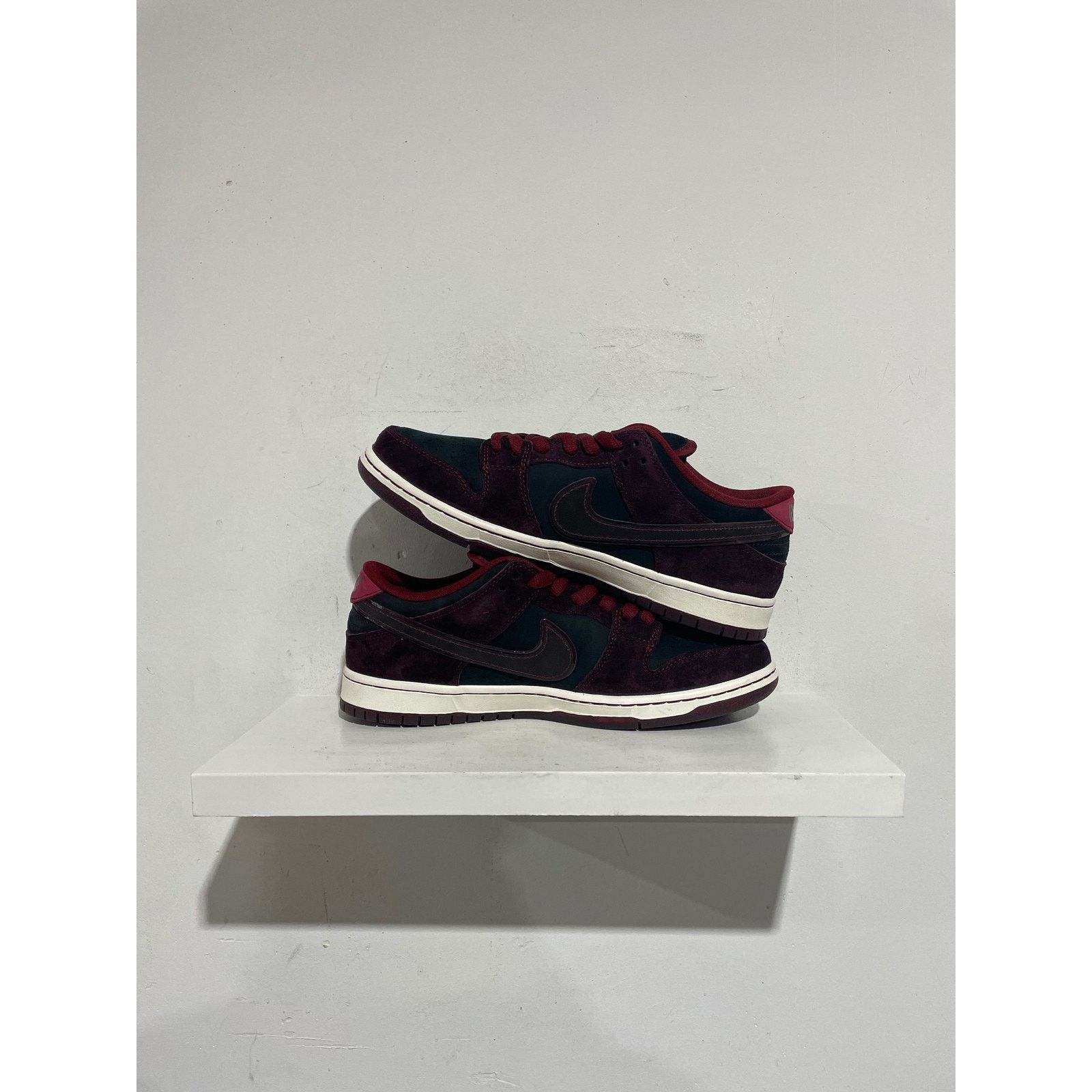 Nike NIKE SB DUNK LOW RIOT SKATESHOP SIZE 10.5 NEW Size US 10.5 / EU 43-44 - 2 Thumbnail
