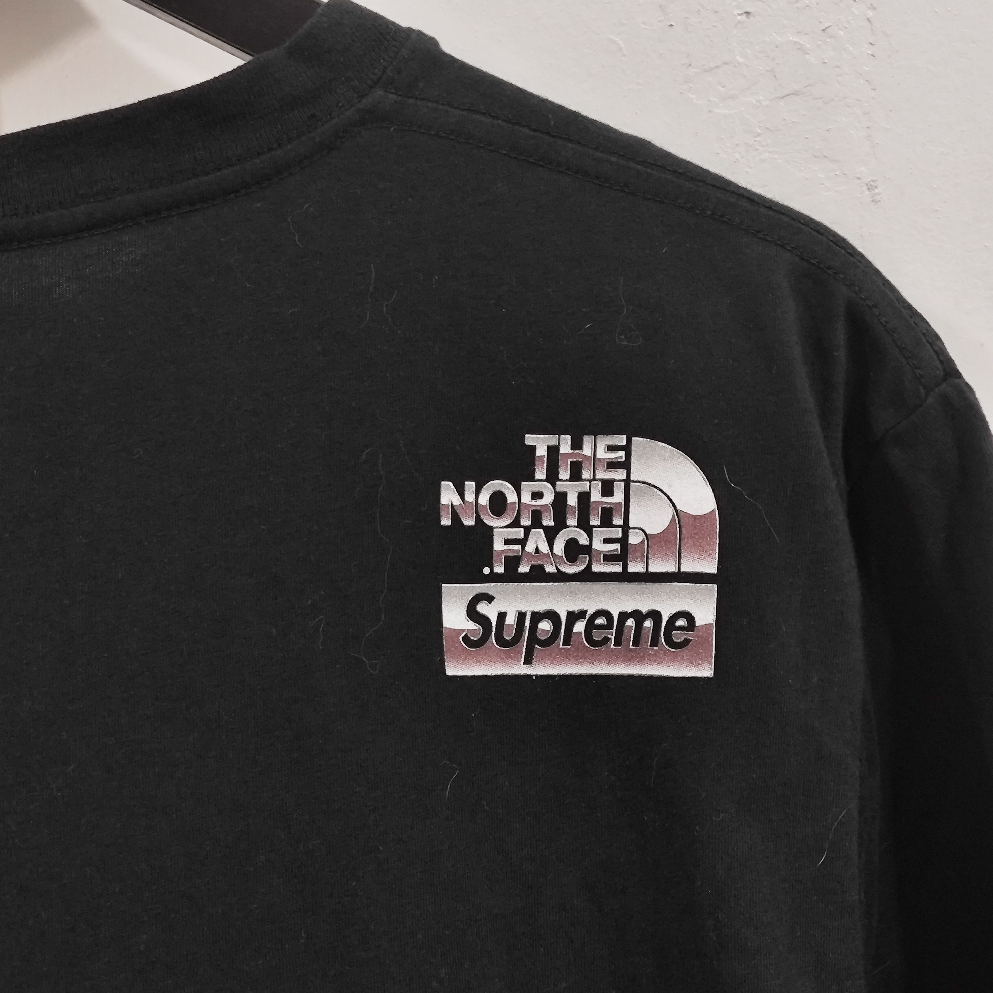 Supreme × The North Face Authentic Supreme x The North Face Metallic Logo Size US L / EU 52-54 / 3 - 4 Thumbnail