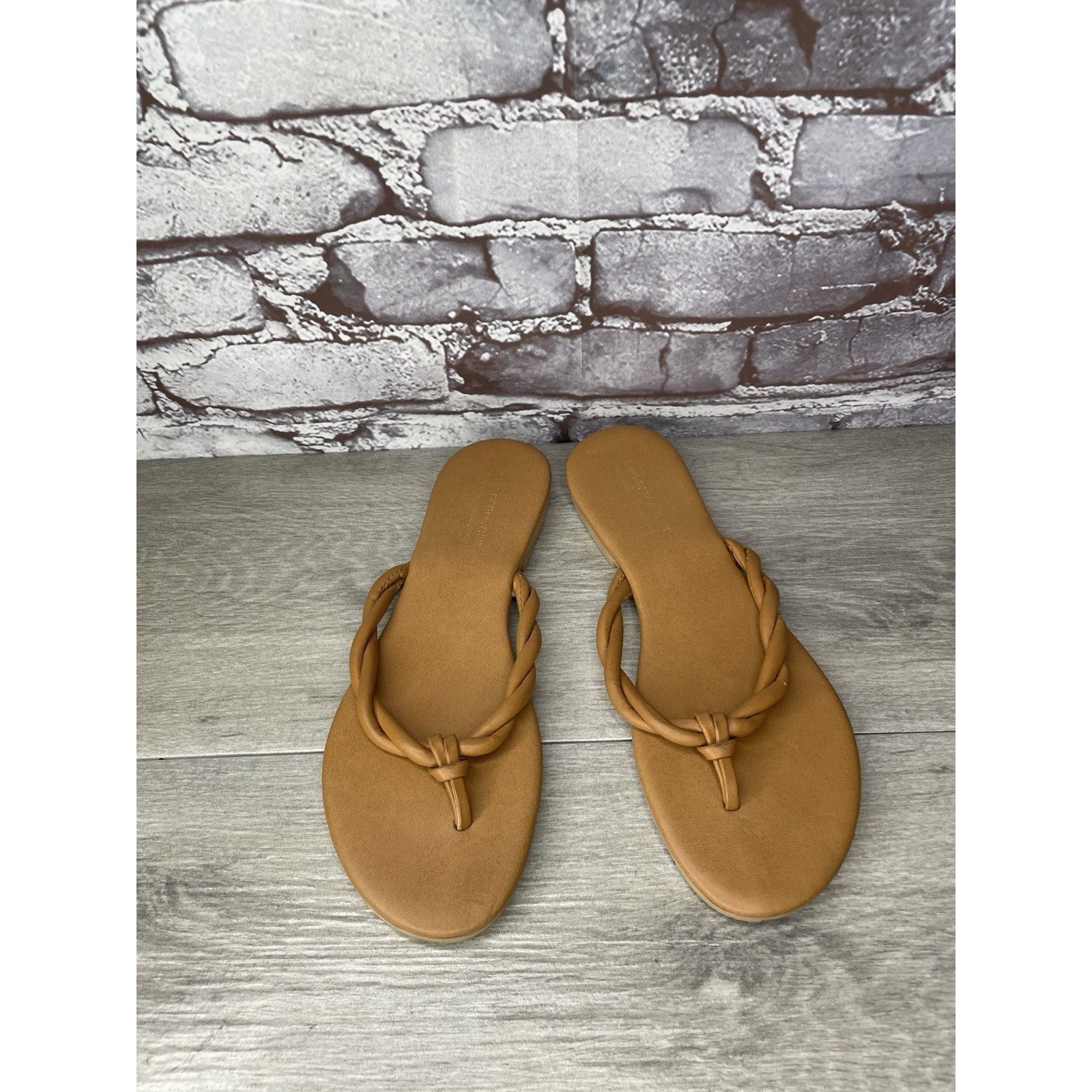 Saks Fifth Avenue Saks Fifth Avenue Italy Brown Leather Thong Slides Sandals W Size US 9 / IT 39 - 10 Thumbnail