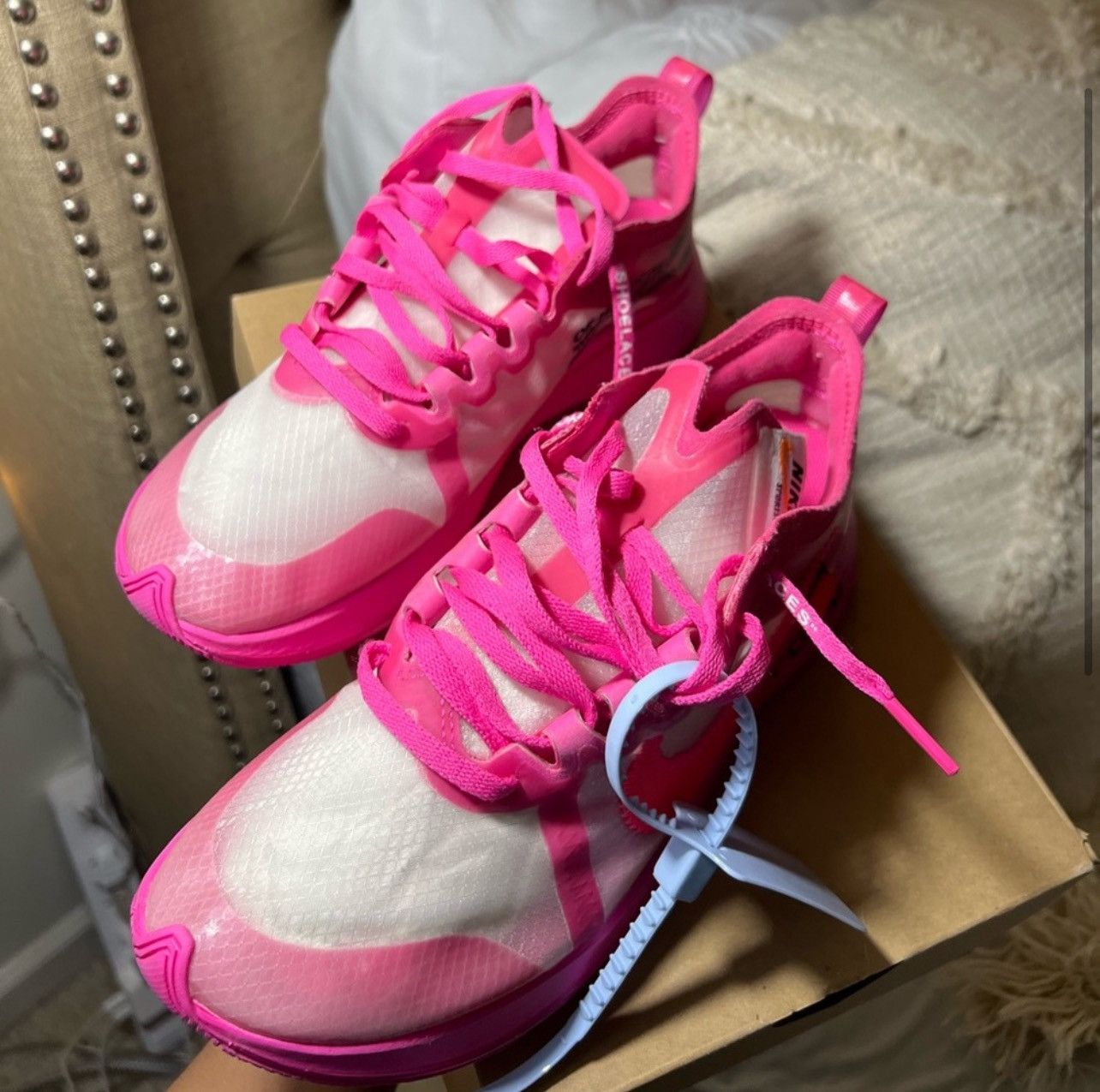 Nike × Off-White 2018 Off-White x Zoom Fly SP ‘Tulip Pink’ Size US 5.5 / EU 38 - 3 Thumbnail