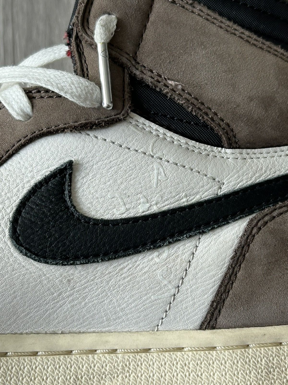 Jordan Brand × Travis Scott Travis Scott x Air Jordan Retro 1 High OG Mocha Size 11 Size US 11 / EU 44 - 19 Thumbnail