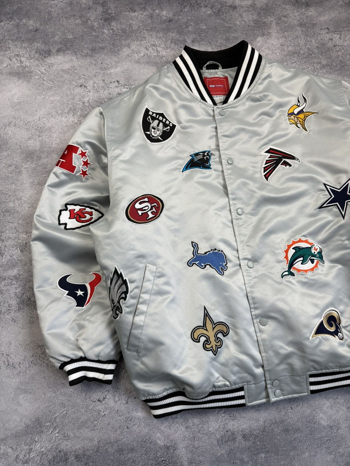 NFL Vintage NFL Reebok All Over Team Logo Patch Bomber Jacket Size US XXL / EU 58 / 5 - 5 Thumbnail