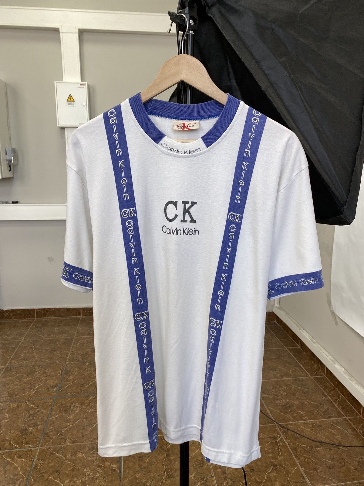 Calvin Klein × Vintage Vintage 1990s Calvin Klein Jeans Rare retro hype Y2K t-shirt Size US M / EU 48-50 / 2 - 1 Thumbnail