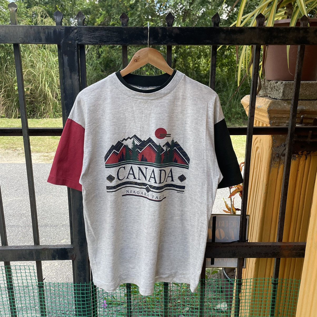 Vintage 🔥Vintage 90s Canada Niagara Falls Big Image Tricolour Tee Size US L / EU 52-54 / 3 - 1 Thumbnail