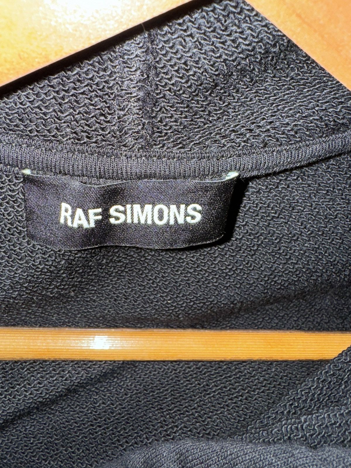 Raf Simons Raf simons Isolated Heroes Sleeveless Hoodie Size US XL / EU 56 / 4 - 3 Thumbnail