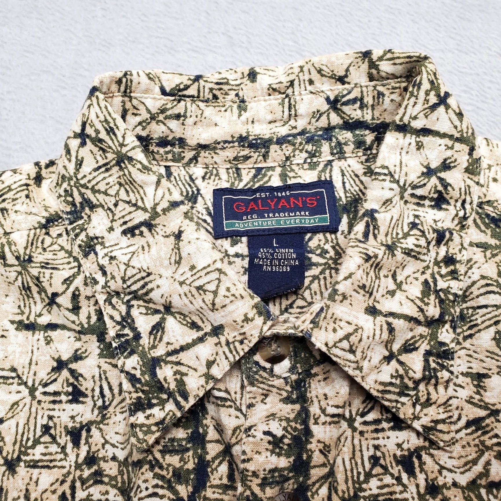 Vintage Galyans Linen Shirt Men L Green 55% Linen Short Sleeve Geometric VTG Comfort Button-Up Casual Travel Mens Size US L / EU 52-54 / 3 - 3 Thumbnail