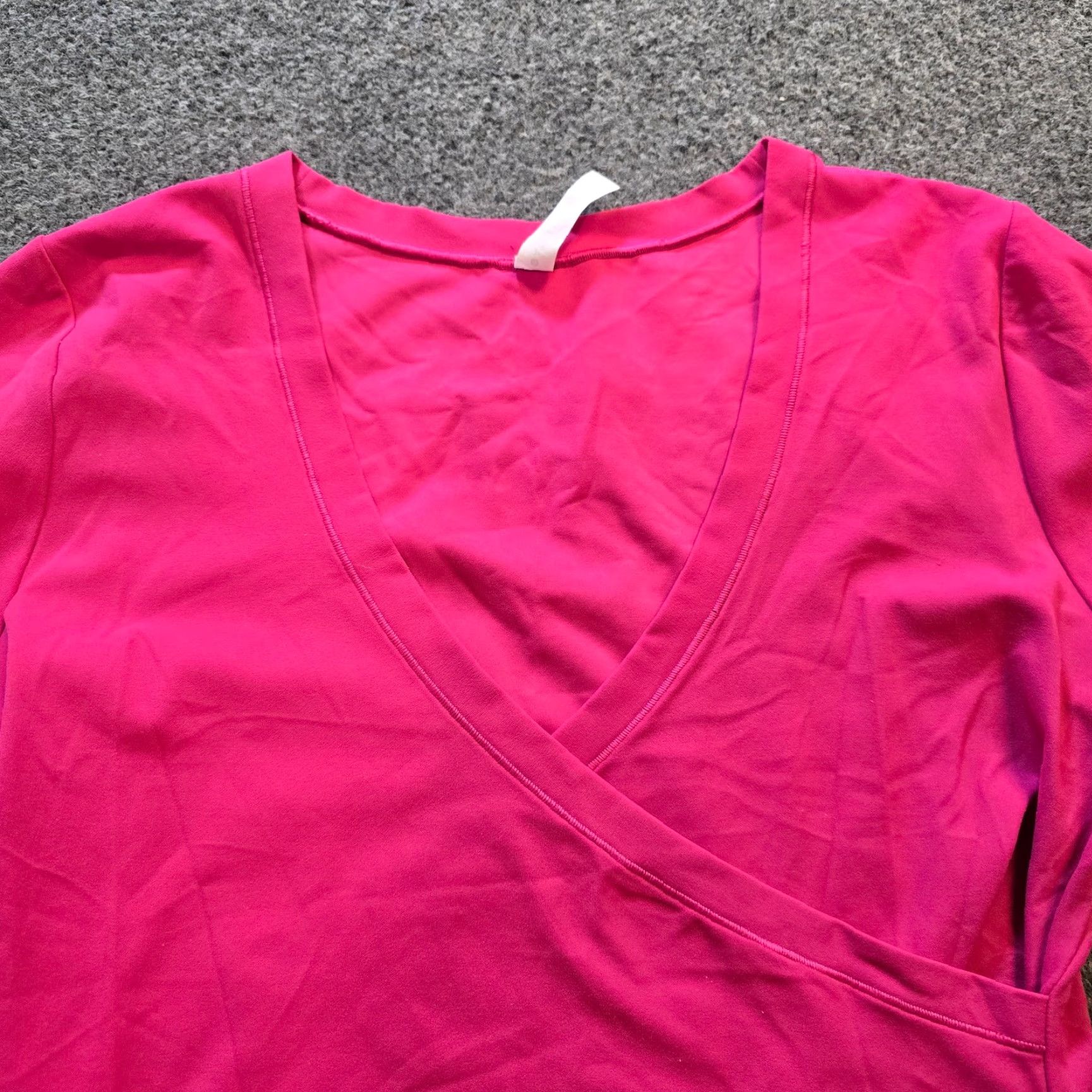 Athleta Athleta Top Women L Pink V Neck Cropped Long Sleeve Performance Workout Shirt Size L / US 10 / IT 46 - 2 Thumbnail