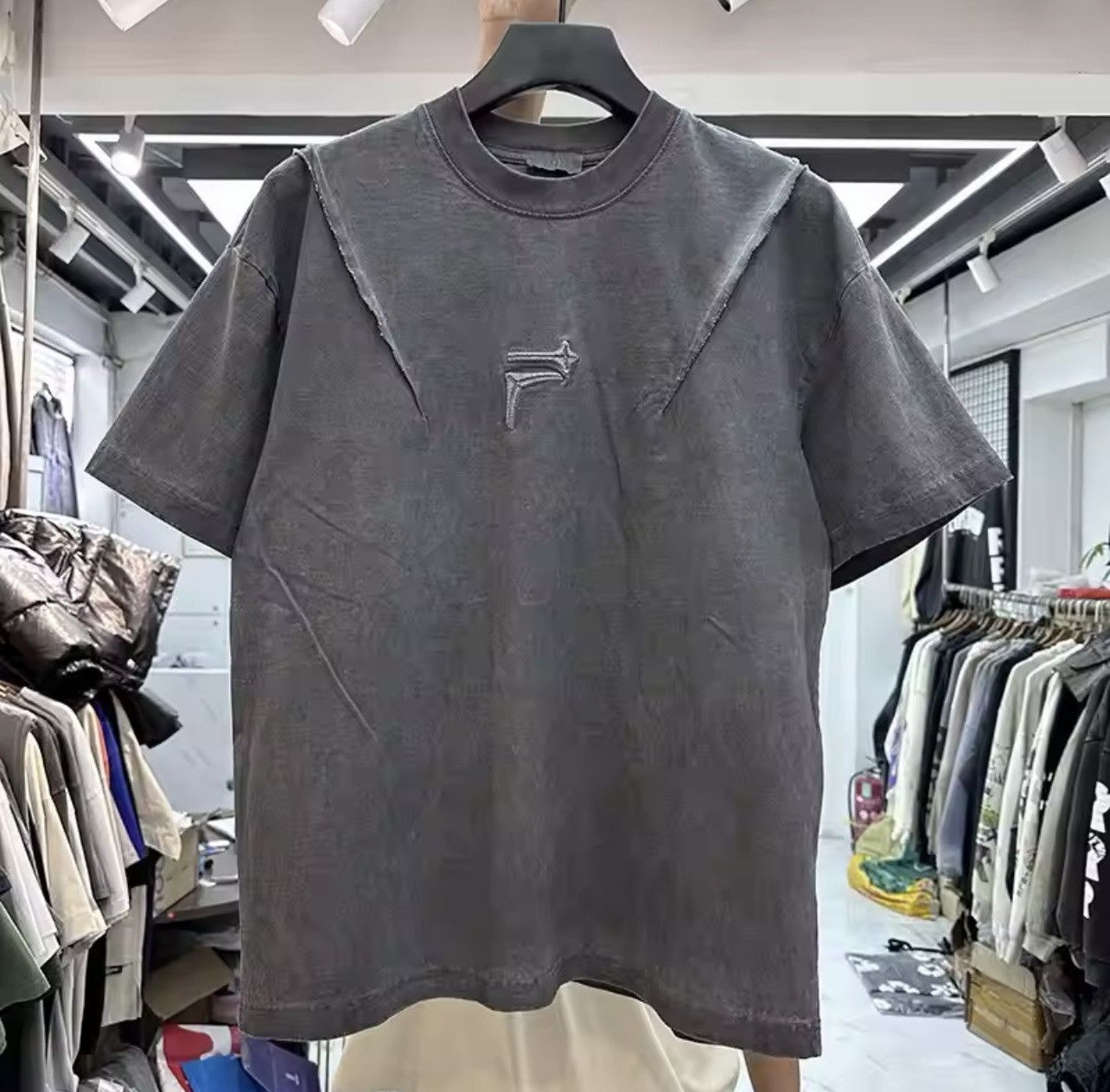 Japanese Brand × Vintage Small Pleated Design Embroidered Tshirt Size US L / EU 52-54 / 3 - 1 Thumbnail