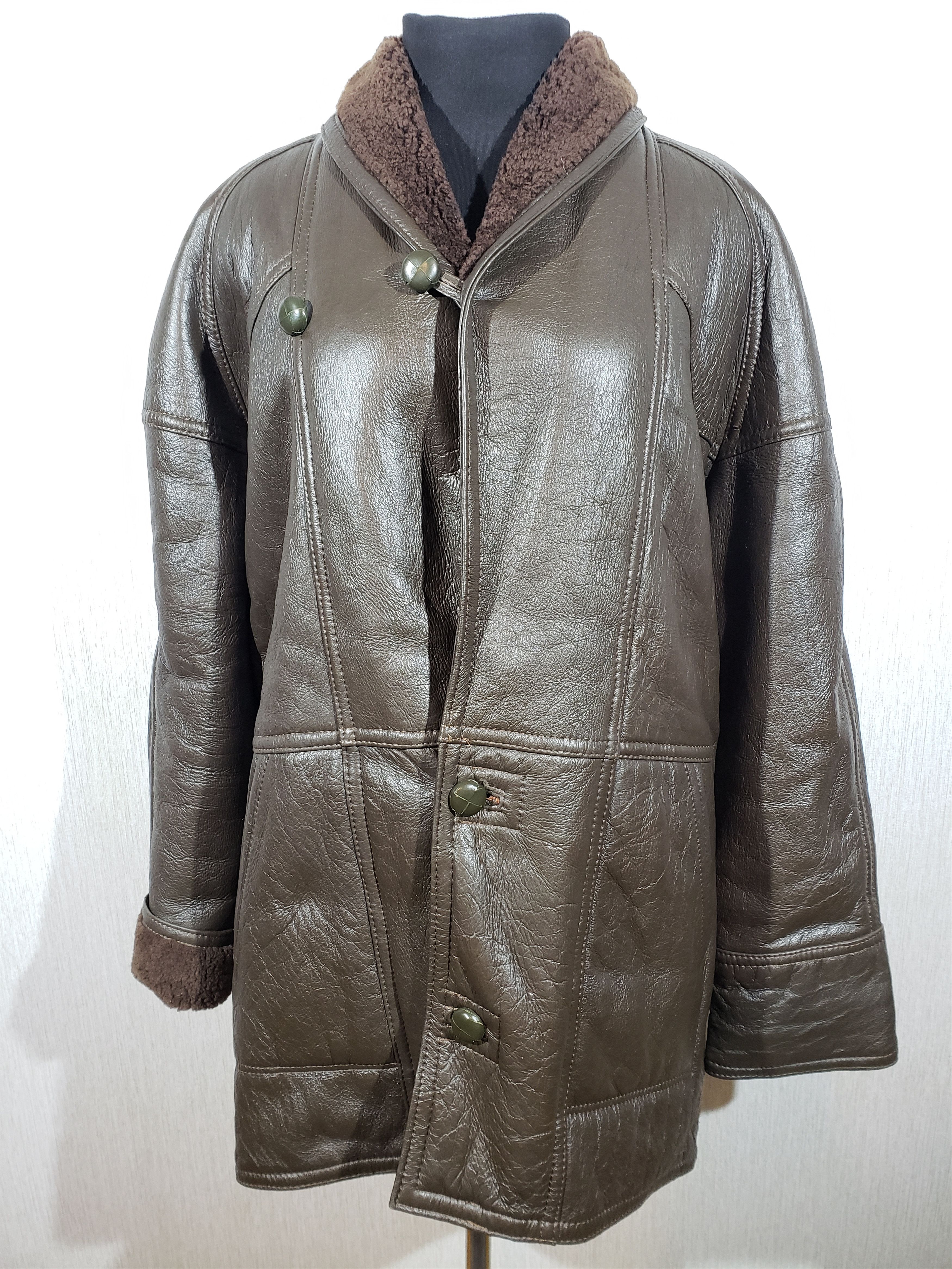 Other Warm, reliable men's sheepskin coat with genuine fur. Size US L / EU 52-54 / 3 - 1 Thumbnail