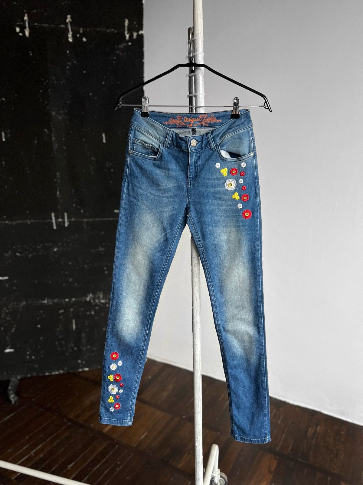 Designer × Desigual Desigual Womens Blue Skinny Denim Jeans Floral Embroidered Size 27" / US 4 / IT 40 - 3 Thumbnail