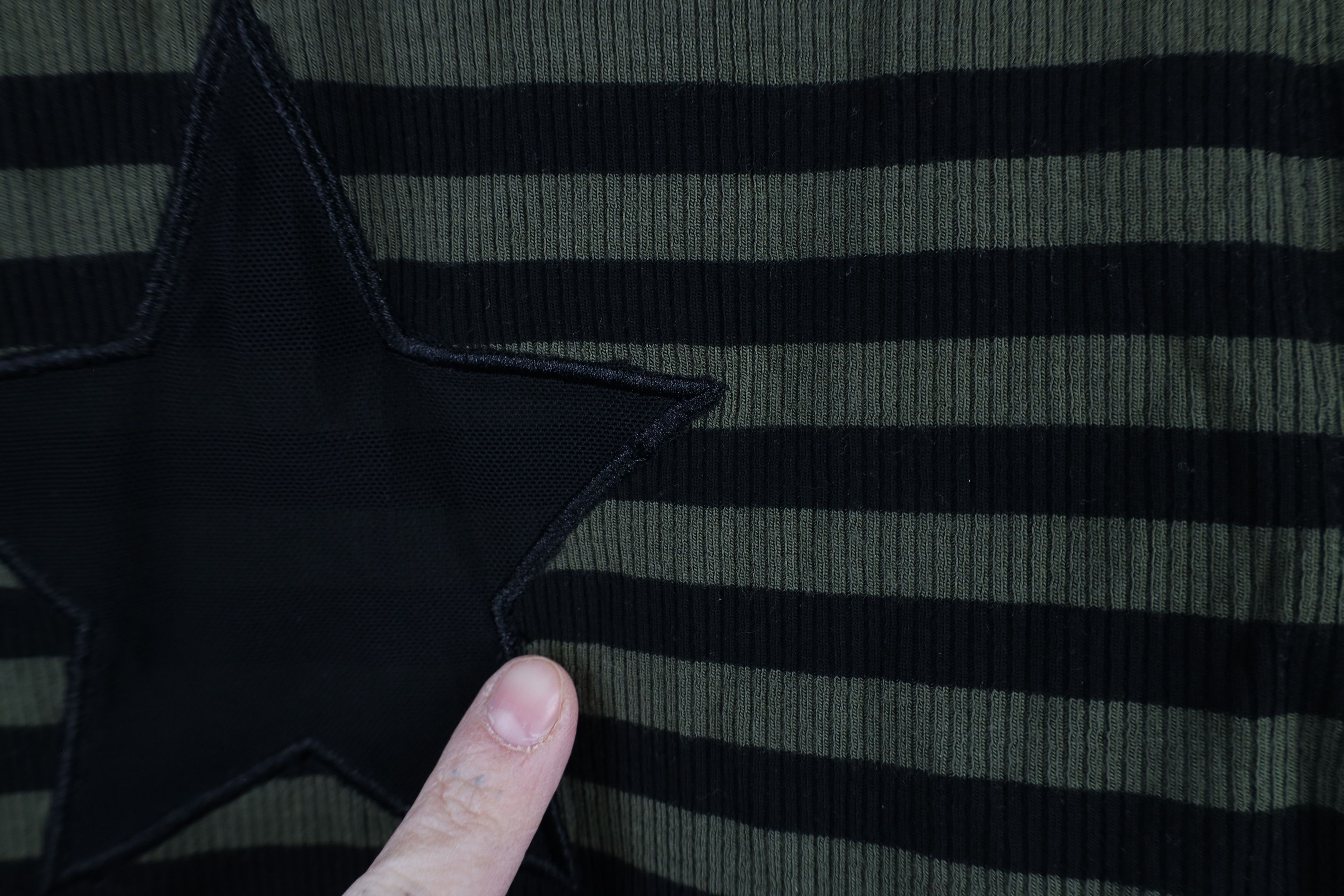 Vintage Vintage Y2K Goth Ribbed Sleeveless Turtleneck T-Shirt Size S / US 4 / IT 40 - 5 Thumbnail