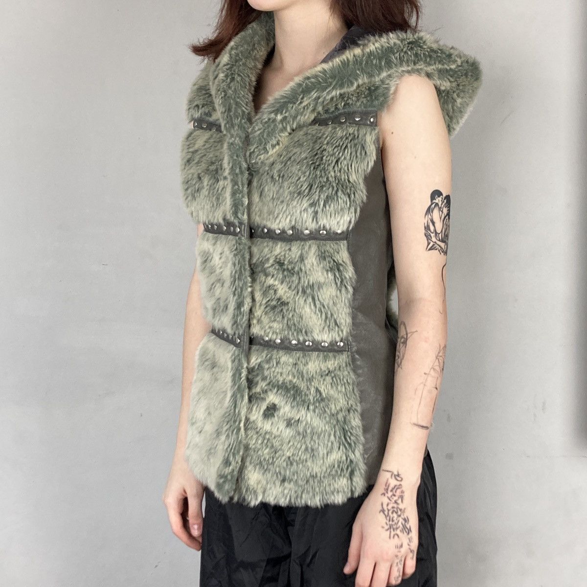 Japanese Brand Y2k hooded leather vest grunge 90s vintage fuzzy fur Size XS / US 0-2 / IT 36-38 - 2 Thumbnail