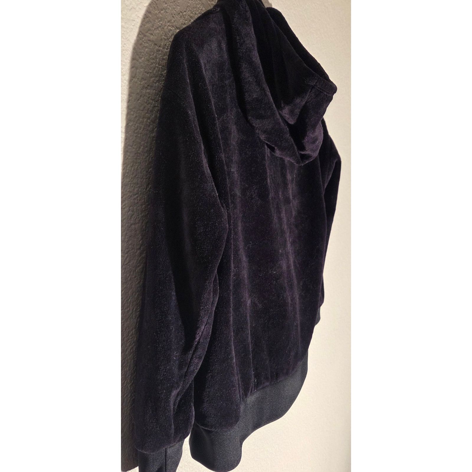 Adidas Adidas Black Velour Pullover Hoodie Kids Size L-14 Size US L / EU 52-54 / 3 - 4 Thumbnail