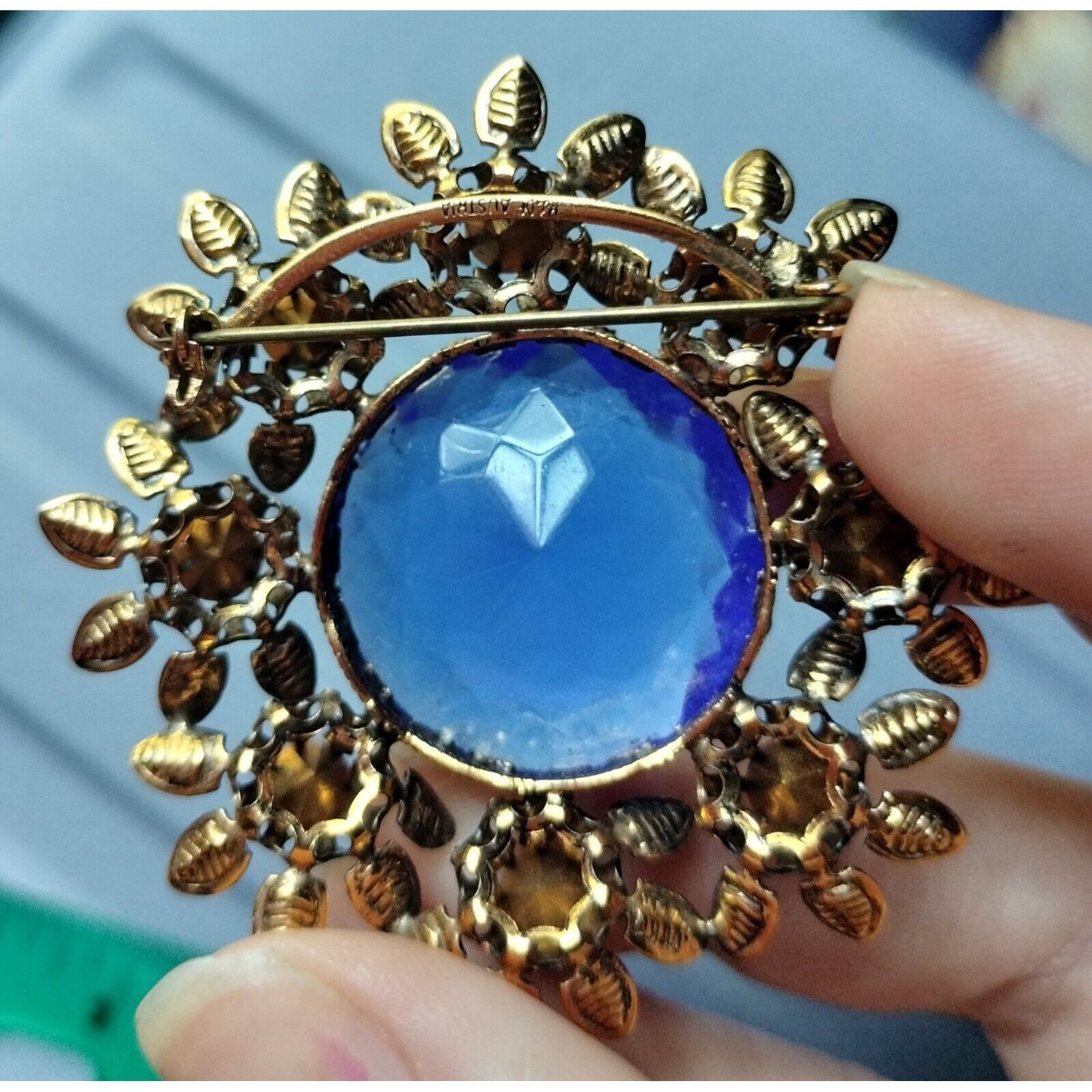 Vintage Vintage Austrian Brooch Crystal Ornate Gold Tone Blue Glass Size ONE SIZE - 14 Thumbnail