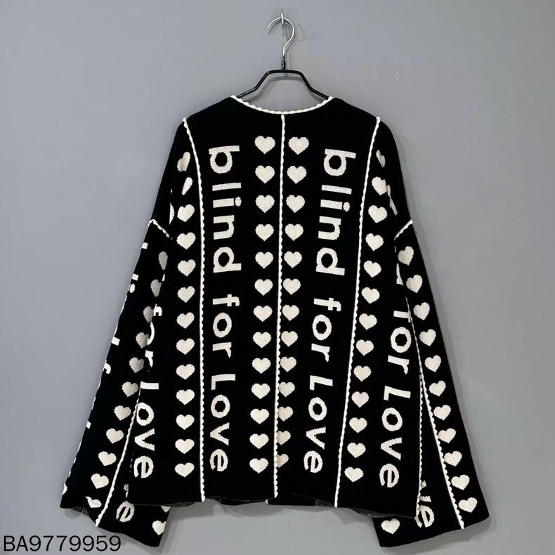 Gucci Gucci Size OS Show black and white knitted cardigan sweate Size US S / EU 44-46 / 1 - 1 Thumbnail