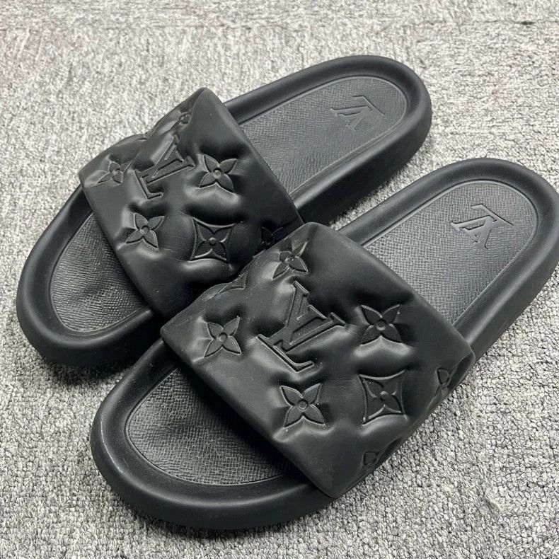 Louis Vuitton Louis Vuitton Black Comfortable Simple Slipper Size US 10 / EU 43 - 1 Thumbnail