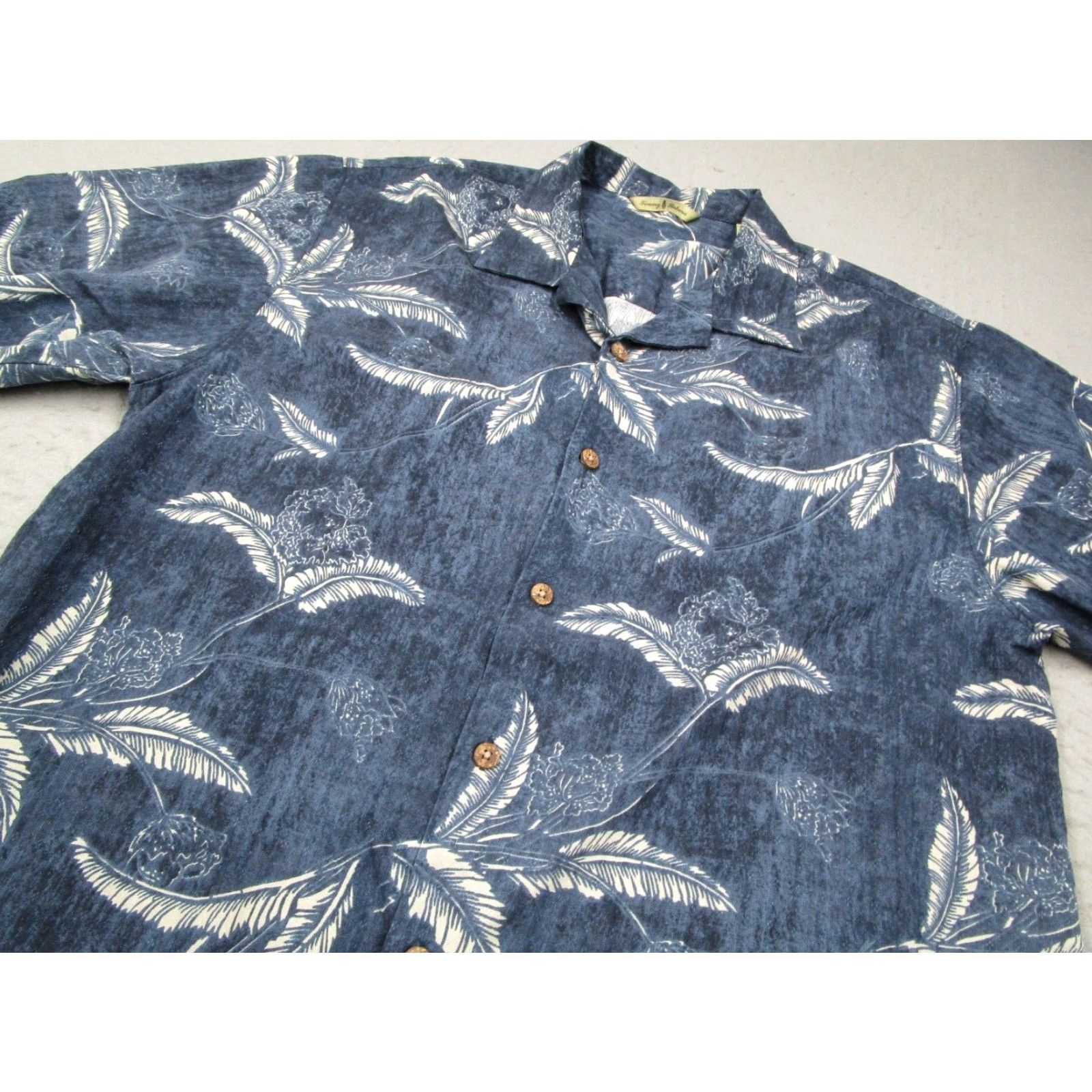 Tommy Bahama Tommy Bahama Men's Short Sleeve Hawaiian Shirt Large Blue Floral Silk Wool Blend Casual Festival Beach Tiki Size US L / EU 52-54 / 3 - 2 Thumbnail