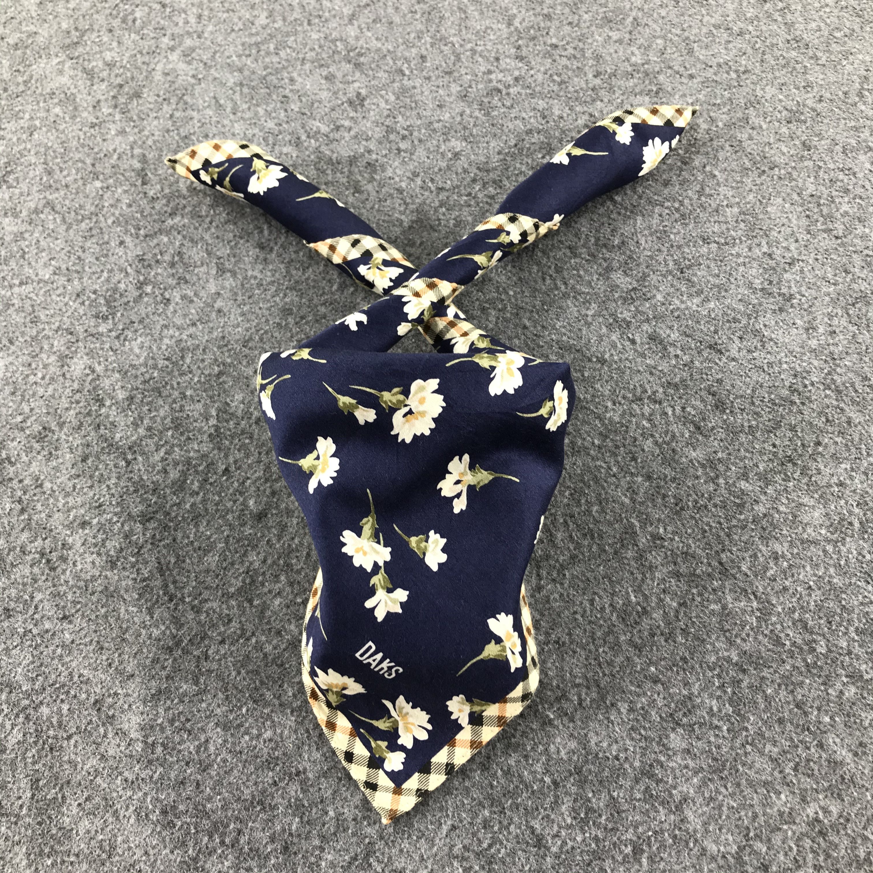 DAKS × Vintage DAKS Floral Handkerchief Neckerchief Bandana SCT082 Size ONE SIZE - 1 Thumbnail