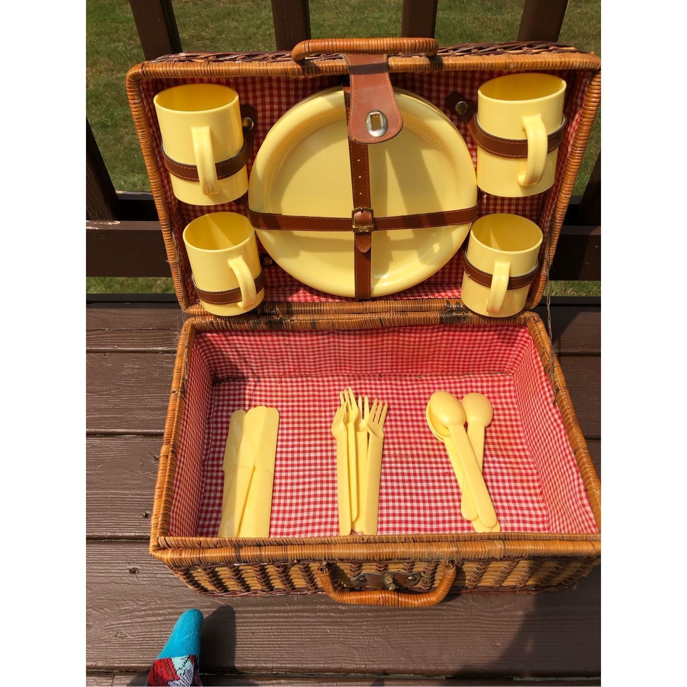 Other Vintage Women’s Brown Picnic Wicker Basket with Red and Whit Size ONE SIZE - 4 Thumbnail