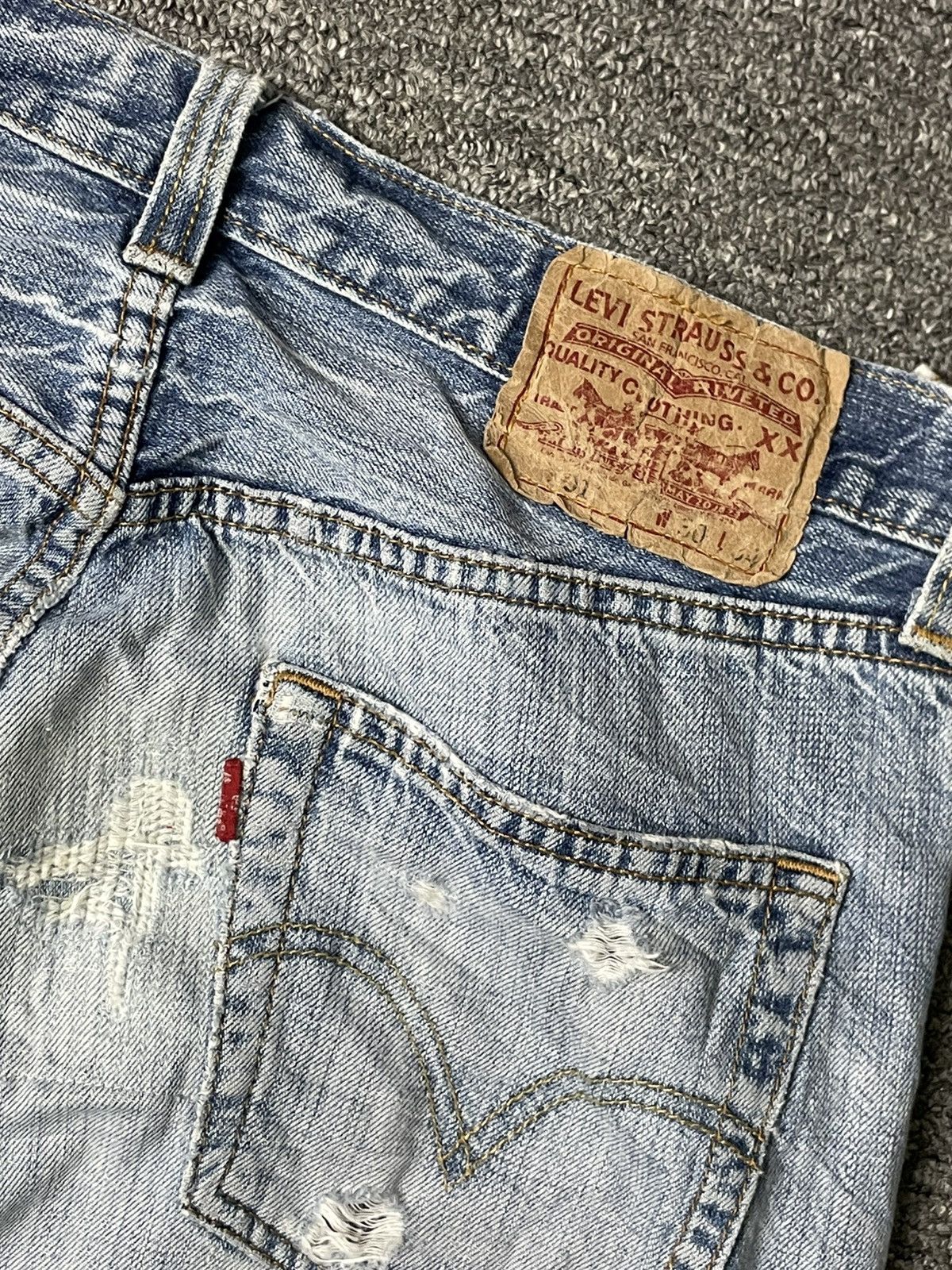 Levi's × Vintage Vintage Levi’s Distressed Denim Jeans (67) Size US 30 / EU 46 - 21 Thumbnail