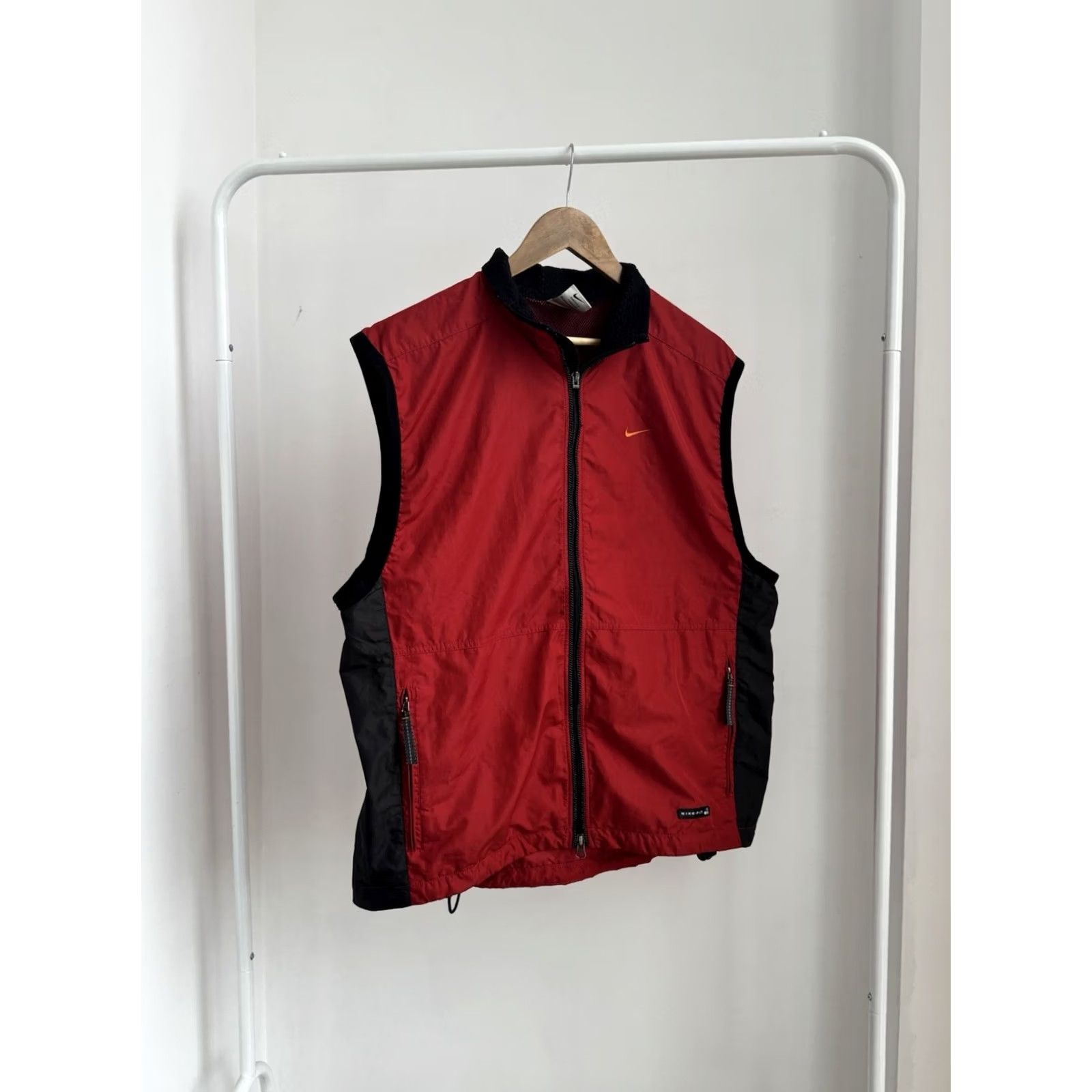 Nike VINTAGE Nike Vest Windbreaker Mens L Red Nylon 90s Sports Retro Casual Streetwear USA Nike Acg Size US L / EU 52-54 / 3 - 4 Thumbnail
