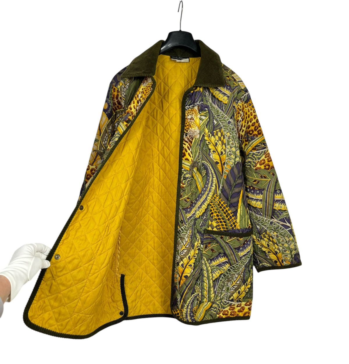 Salvatore Ferragamo × Vintage Rare Salvatore Ferragamo Wildlife Printed Jacket Quilted Size ONE SIZE - 11 Thumbnail
