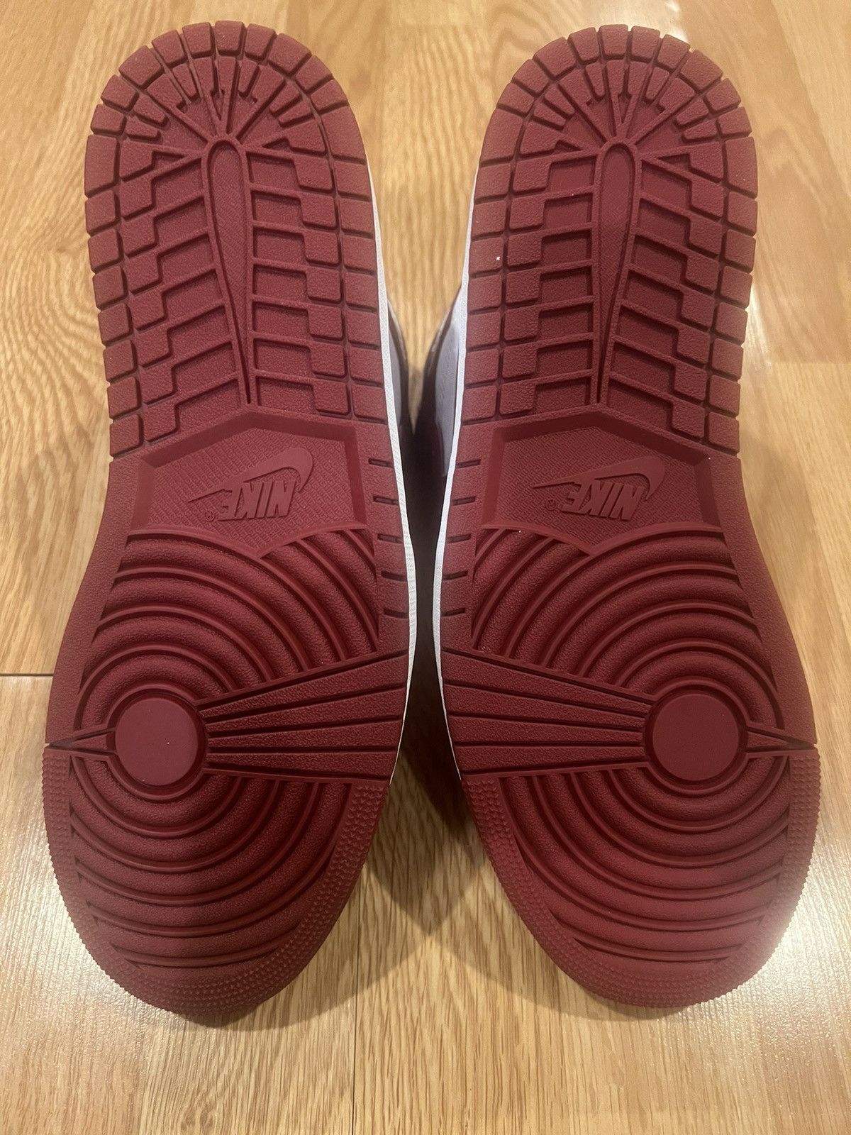 Nike Air Jordan 1 Hi OG Team Red Size US 11 / EU 44 - 2 Thumbnail