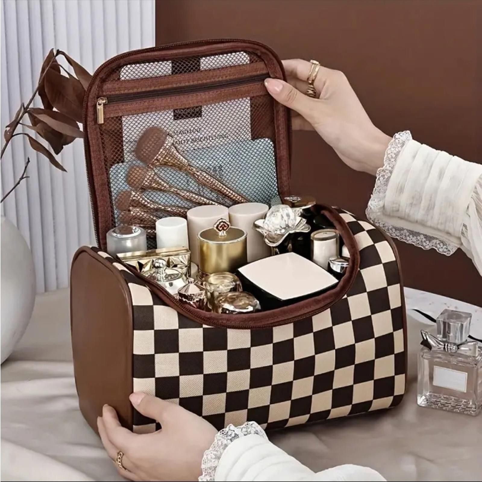 Designer Brown Faux Leather Checker Cosmetics Makeup Bag​​ NWT Size ONE SIZE - 2 Thumbnail