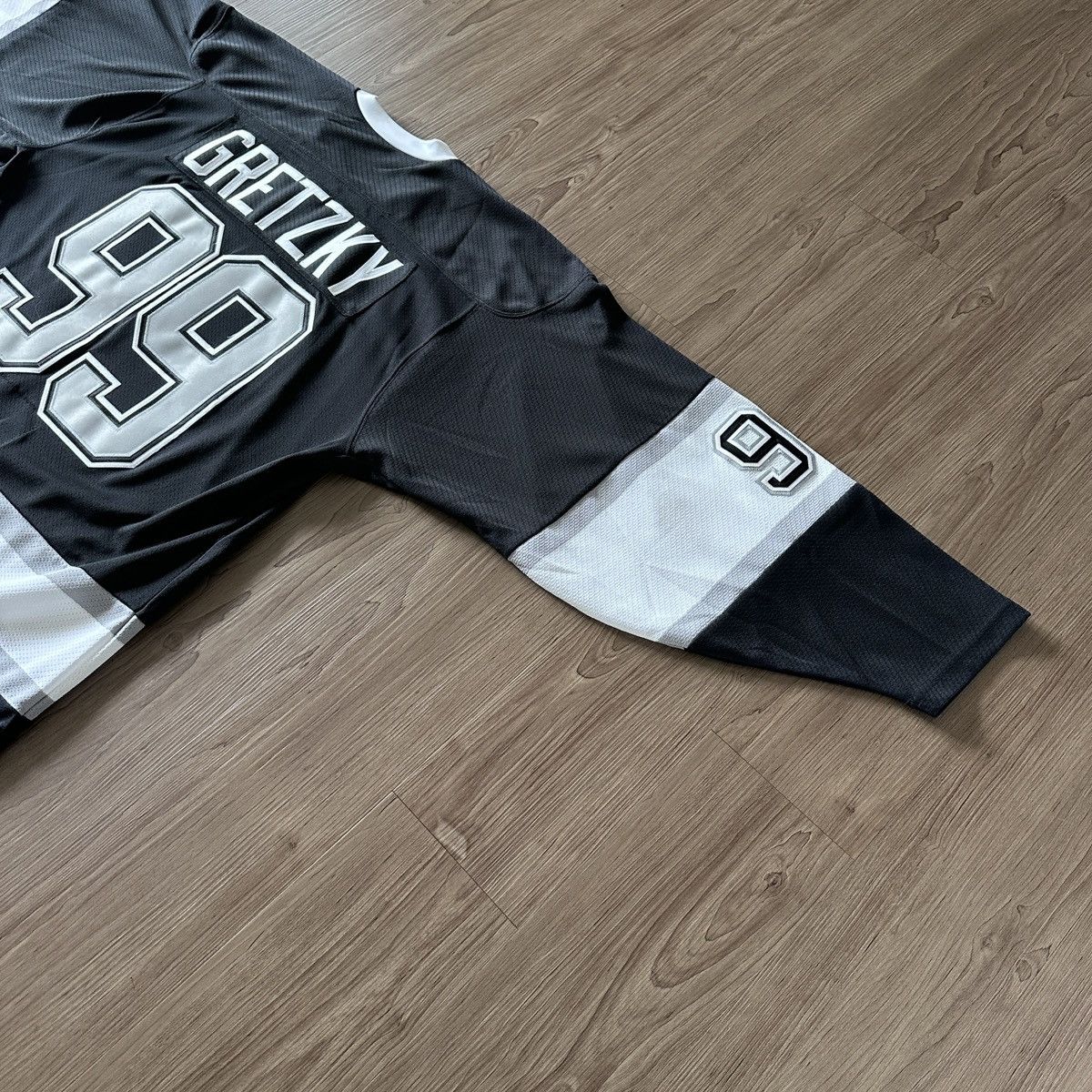 Ccm LA Kings Gretzky CCM Heroes of Hockey Auth Throwback Jersey Size US S / EU 44-46 / 1 - 6 Thumbnail