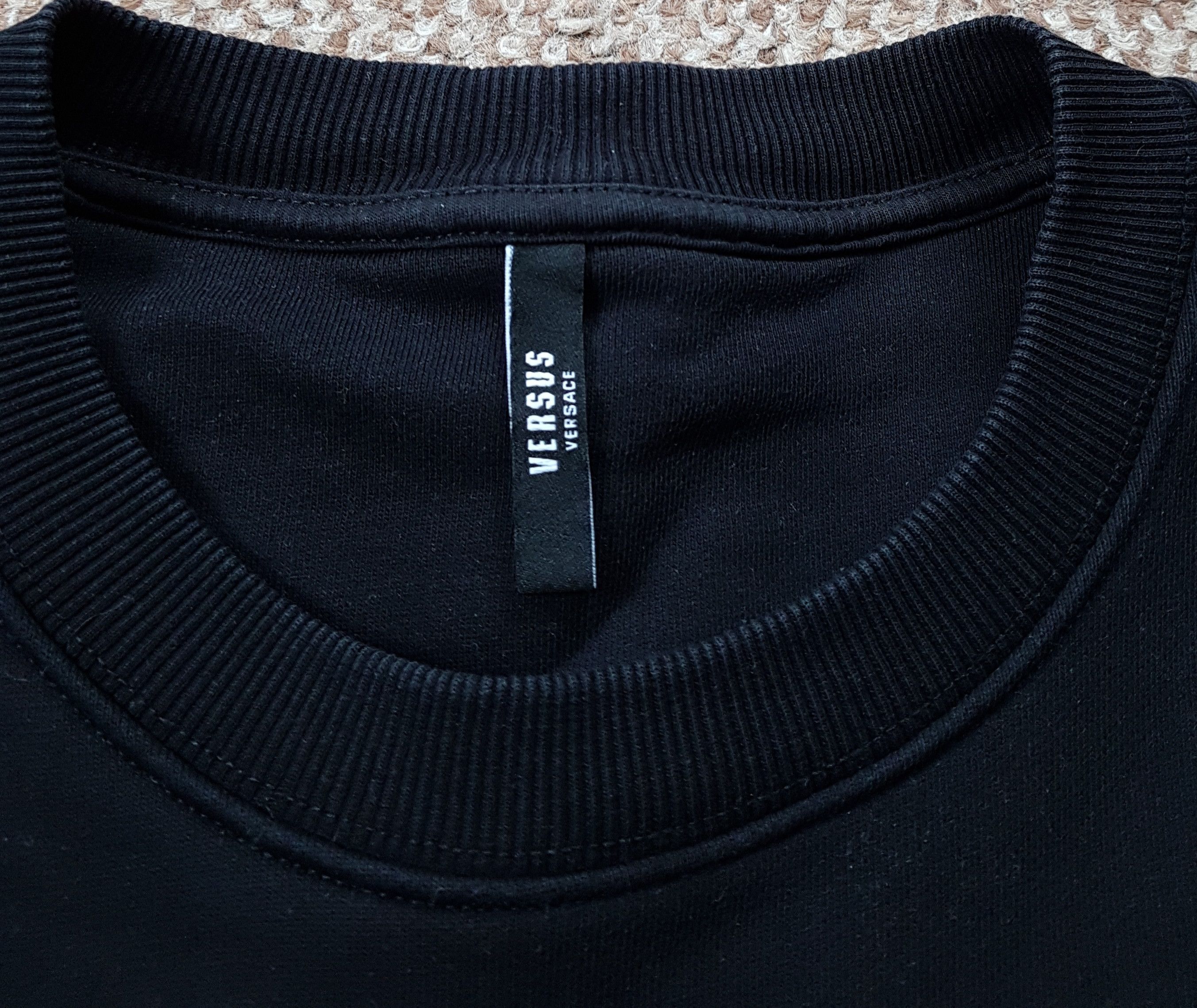 Versace Versace Versus Embroidered Pin Sweatshirt Black sz S Size US S / EU 44-46 / 1 - 7 Thumbnail