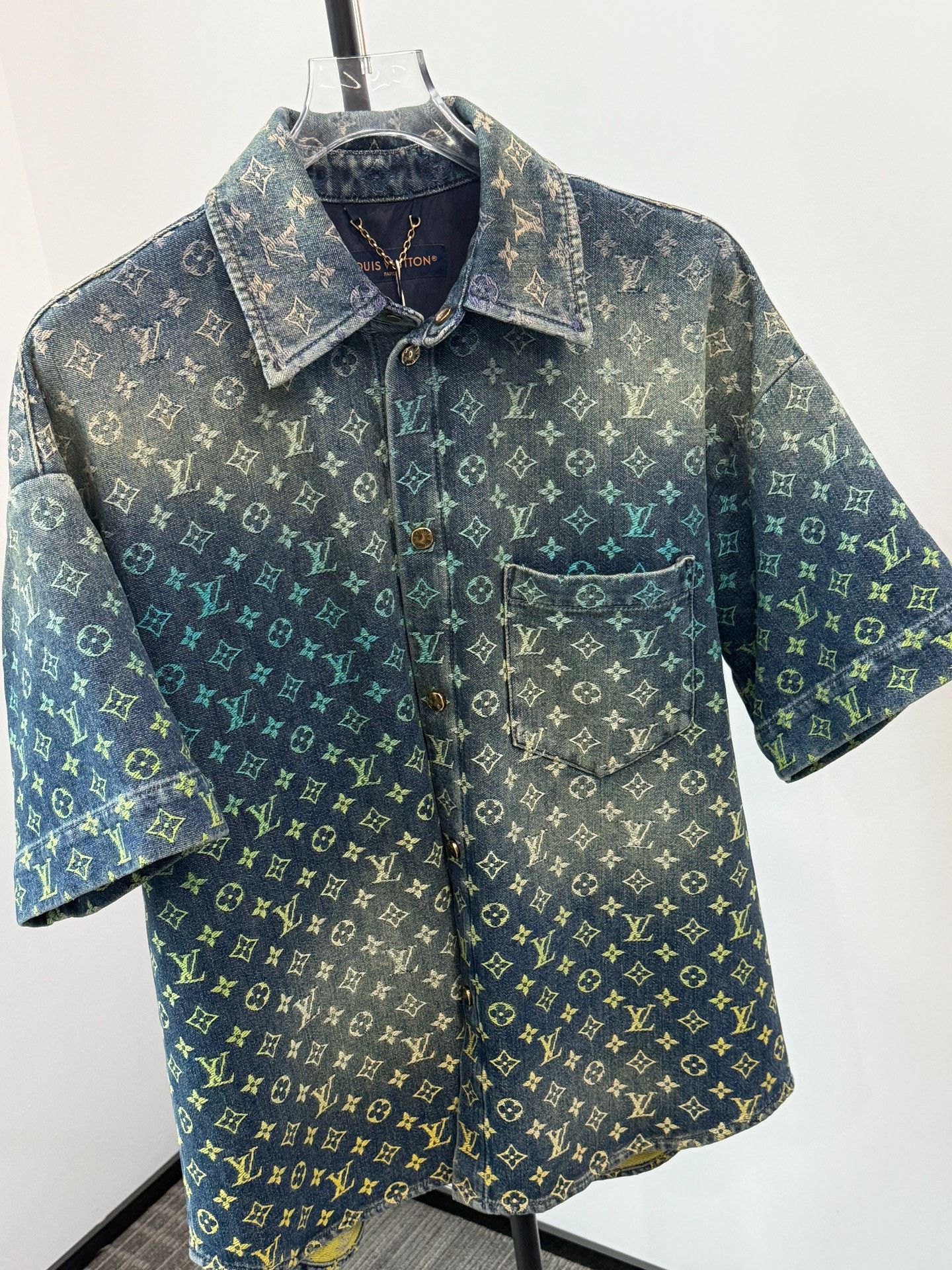 Louis Vuitton LV Monogram Short-Sleeve Denim Shirt Size US M / EU 48-50 / 2 - 1 Thumbnail