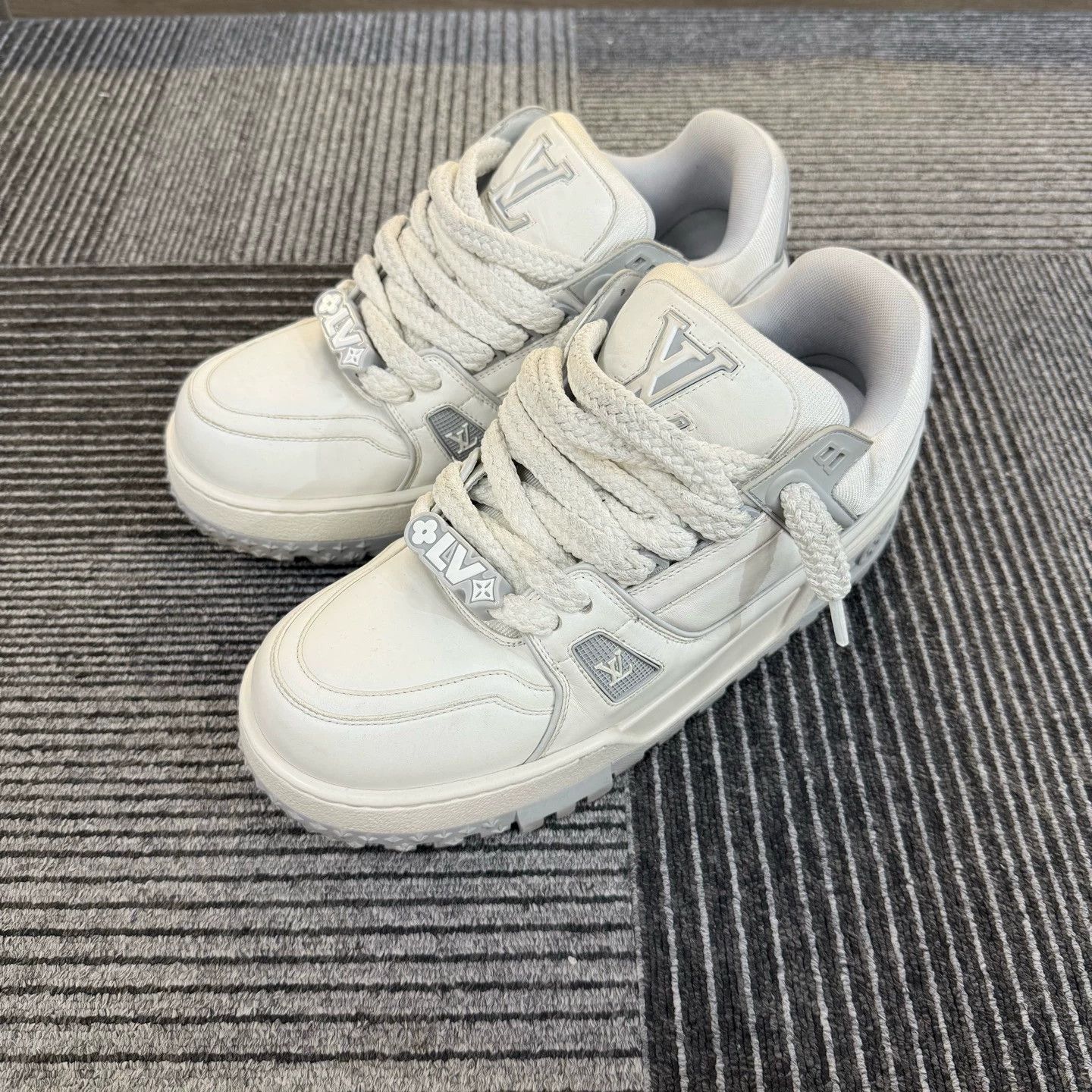 Louis Vuitton LV Trainer Maxi White/Grey 95 New 8 Size US 9 / EU 42 - 1 Thumbnail