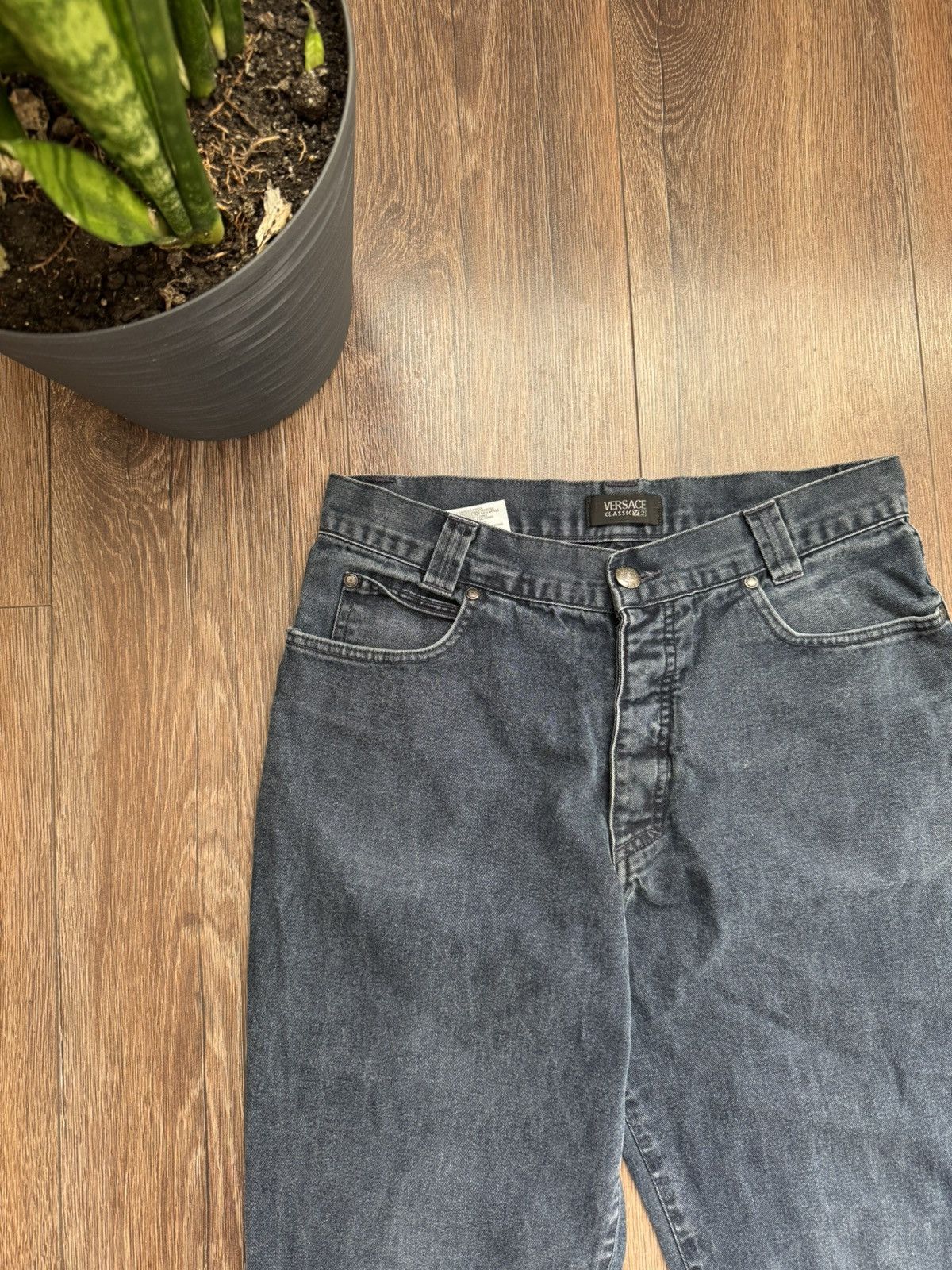 Versace Versace Classic V2 men's W32 slim fit basic navy blue denim pants Jeans Size US 32 / EU 48 - 6 Thumbnail