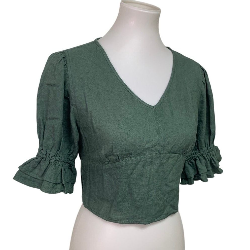 American Eagle Outfitters New American Eagle Womens Medium V Neck Cropped Smocked Top Size M / US 6-8 / IT 42-44 - 1 Thumbnail