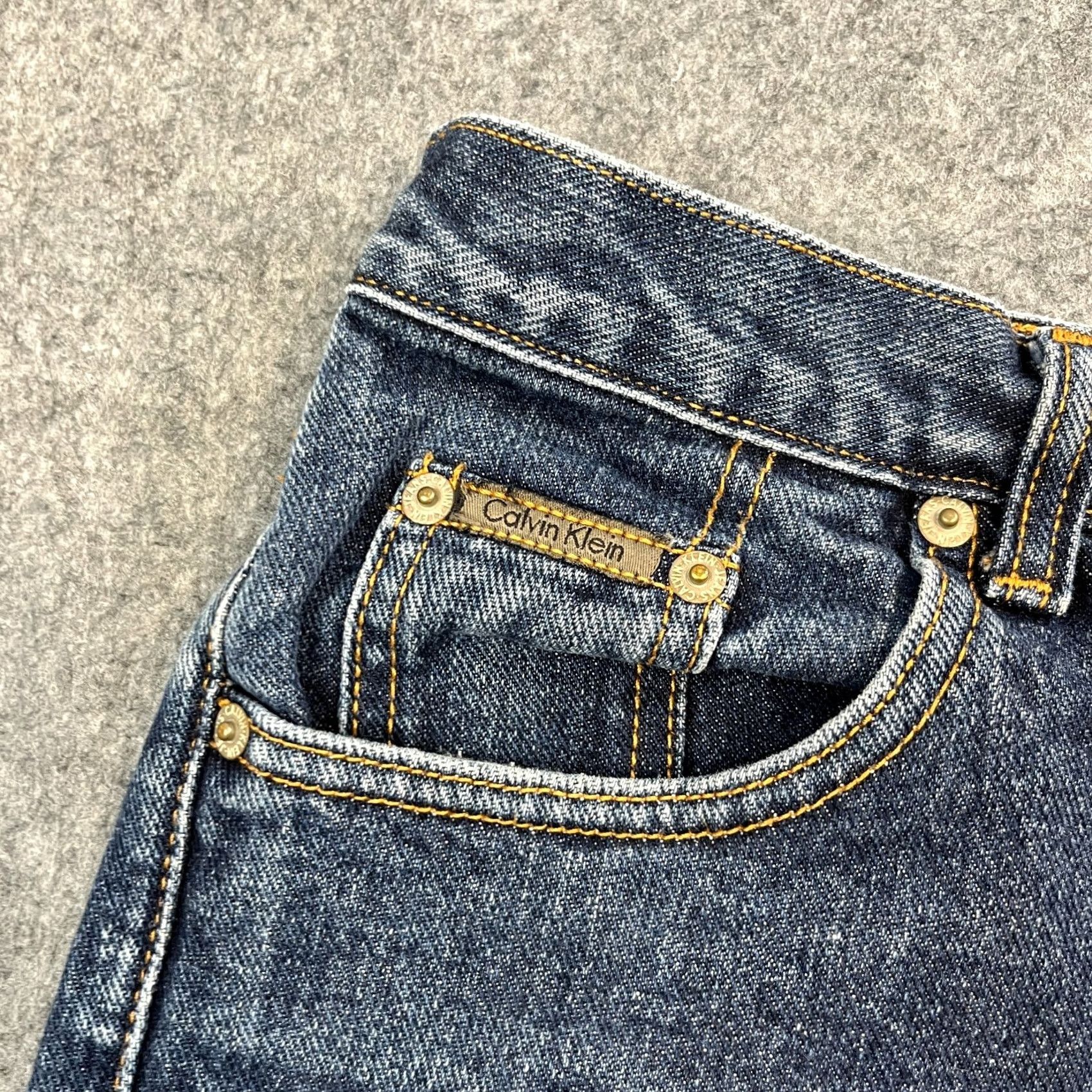 Calvin Klein Calvin Klein Womens Jeans Mom High Waist Tapered 27 32 UK 8 Dark Wash VTG Denim 5-Pocket Blue Shoes? Size 30" / US 8 / IT 44 - 7 Thumbnail