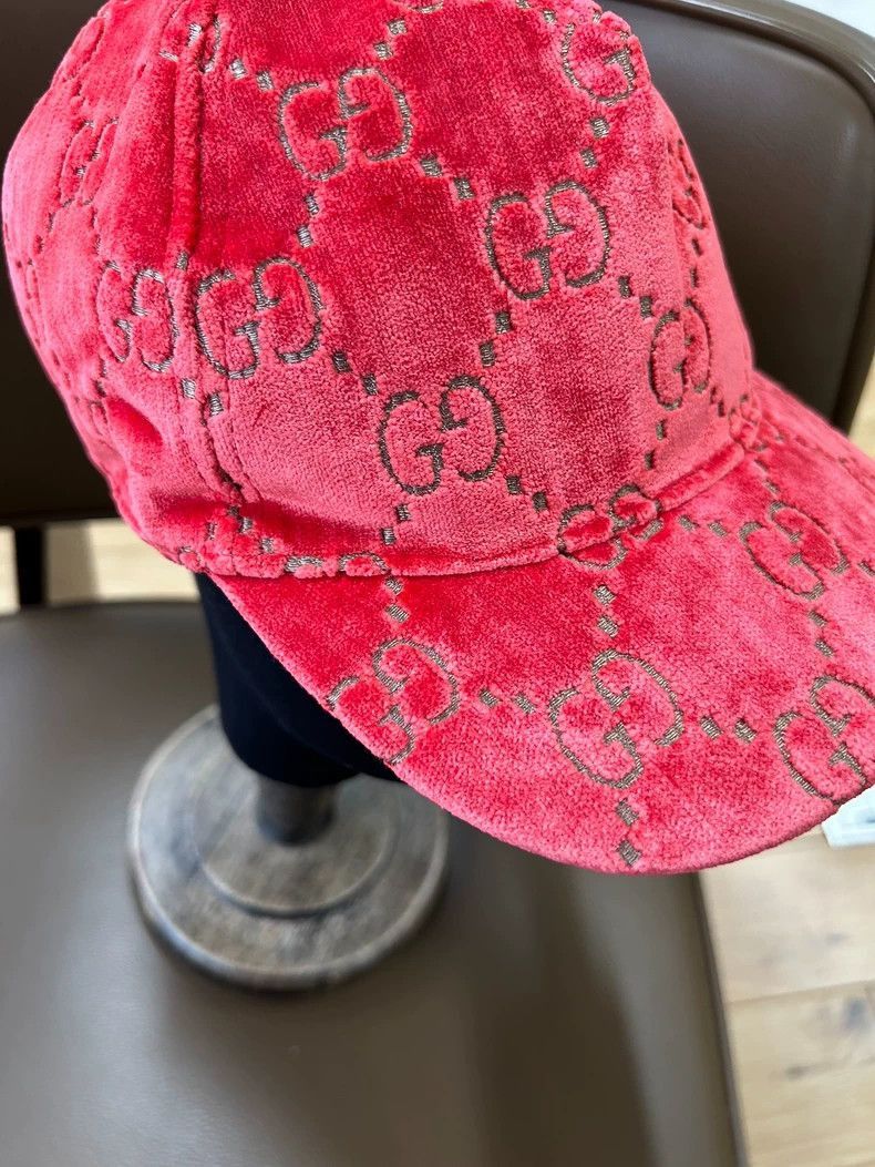 Gucci Gucci Red velvet cap -DMC-2508 Size ONE SIZE - 4 Thumbnail