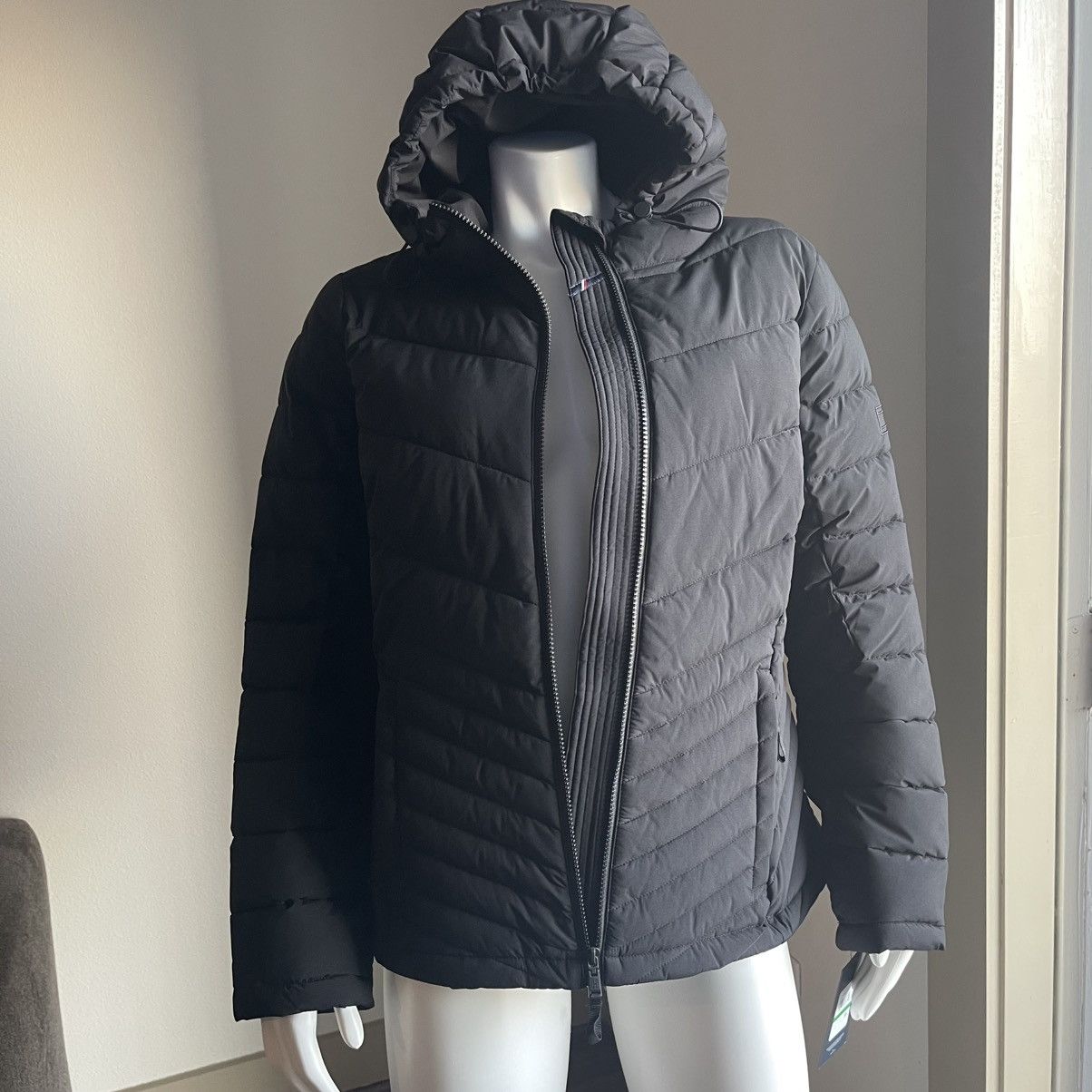 Tommy Hilfiger Tommy Hilfiger THFLEX Women’s Quilted Hooded Jacket Black. Size L / US 10 / IT 46 - 12 Thumbnail