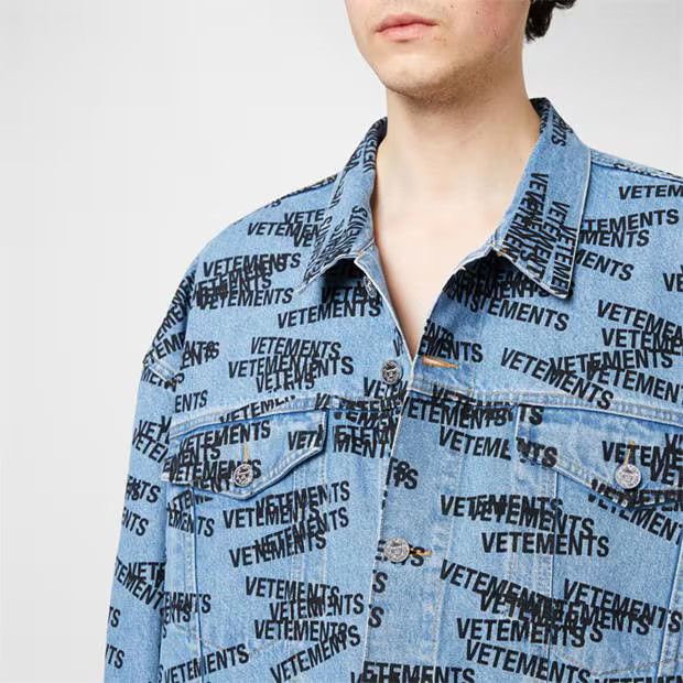Vetements o1g2r1mq0824 Logo Print Denim Shirt Jacket Medium Blue Black Size US XL / EU 56 / 4 - 3 Thumbnail