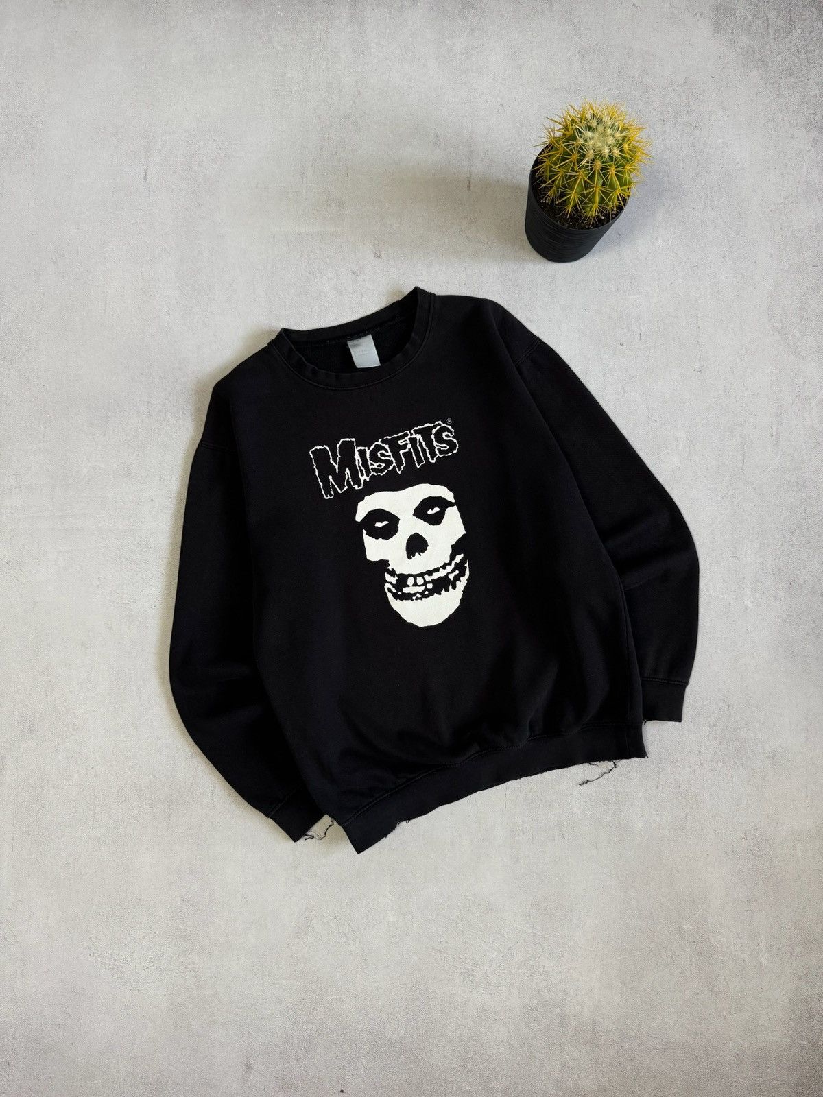 Misfits Vintage Misfits Sweatshirt Big Logo Black Distressed 90s Size US S / EU 44-46 / 1 - 1 Thumbnail
