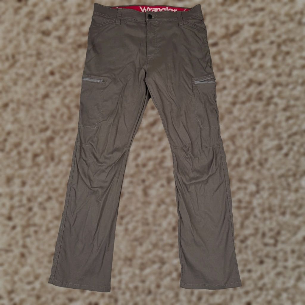 Wrangler Pants Mens 33x30 Brown Nylon Stretch Hiking Outdoor Zip Pocket Khakis Straight Leg Regular Waist 33