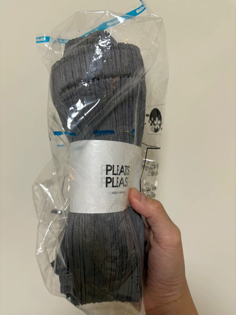 Issey Miyake Issey Miyake size:2 Grey pleated skirt Size 31" - 1 Thumbnail