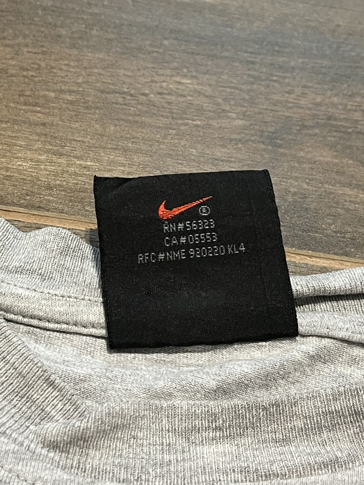 Nike × Vintage Vintage Y2K Nike Center Logo Swoosh Tee 90s Size US M / EU 48-50 / 2 - 3 Thumbnail