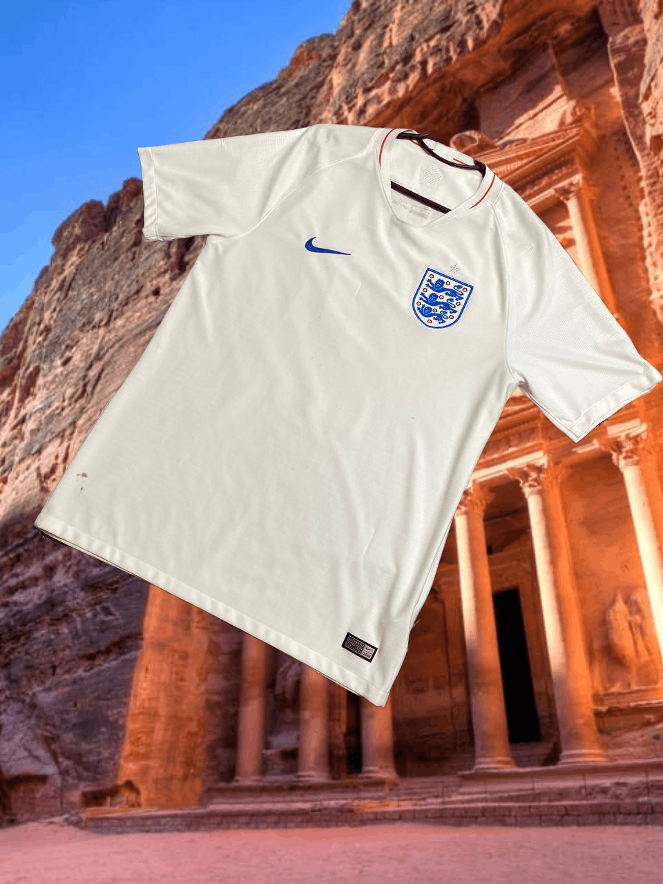 Nike T-Shirt Nike football England Y2K Vintage #2 HUSBAND Size US L / EU 52-54 / 3 - 1 Thumbnail