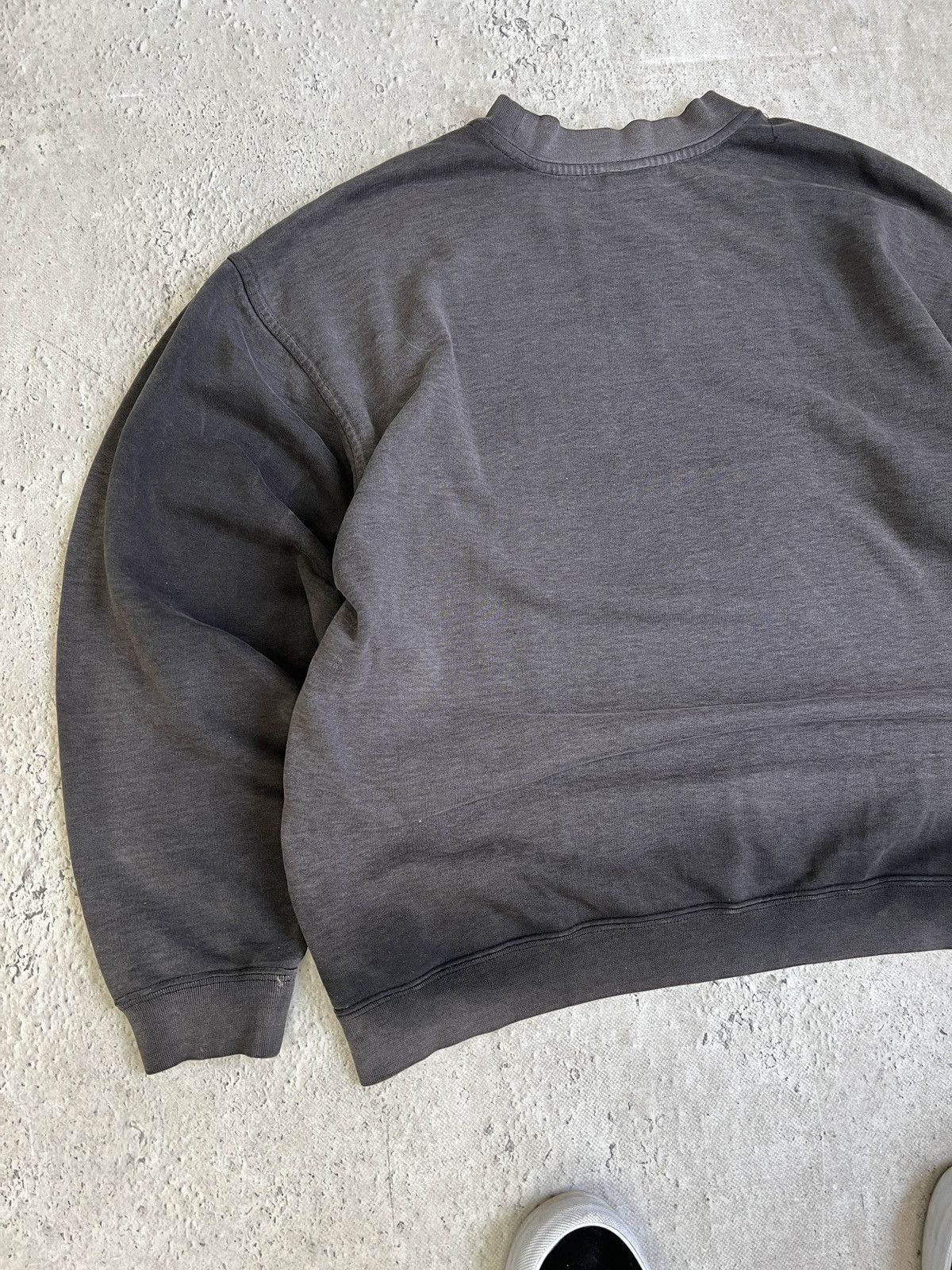 Oakley Oakley rare 2000s sun faded y2k crewneck sweatshirt Size US XL / EU 56 / 4 - 10 Thumbnail