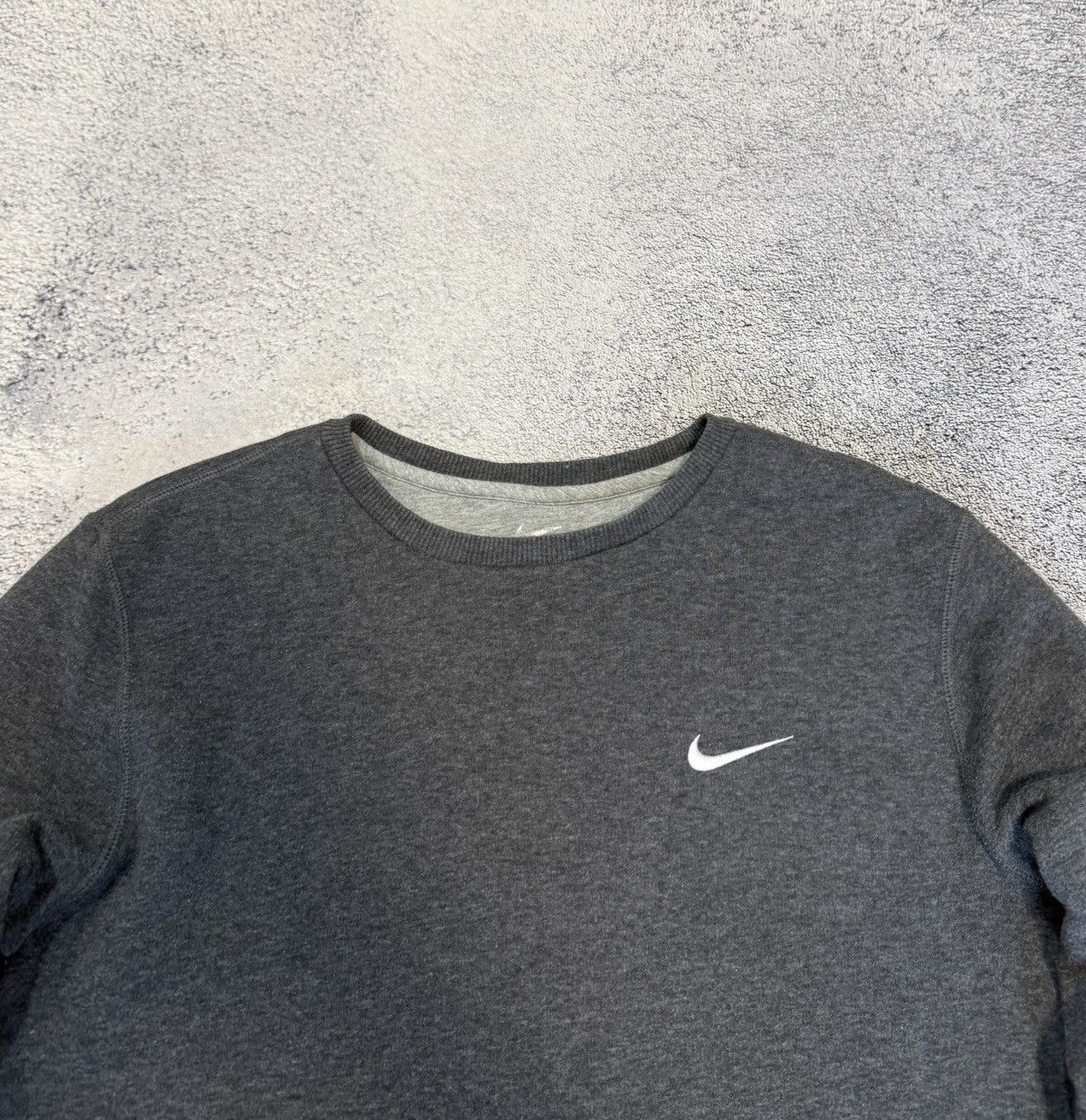 Nike Nike Men Grey Sweatshirt Swoosh Logo Crewneck Basic Pullover Size US M / EU 48-50 / 2 - 3 Thumbnail