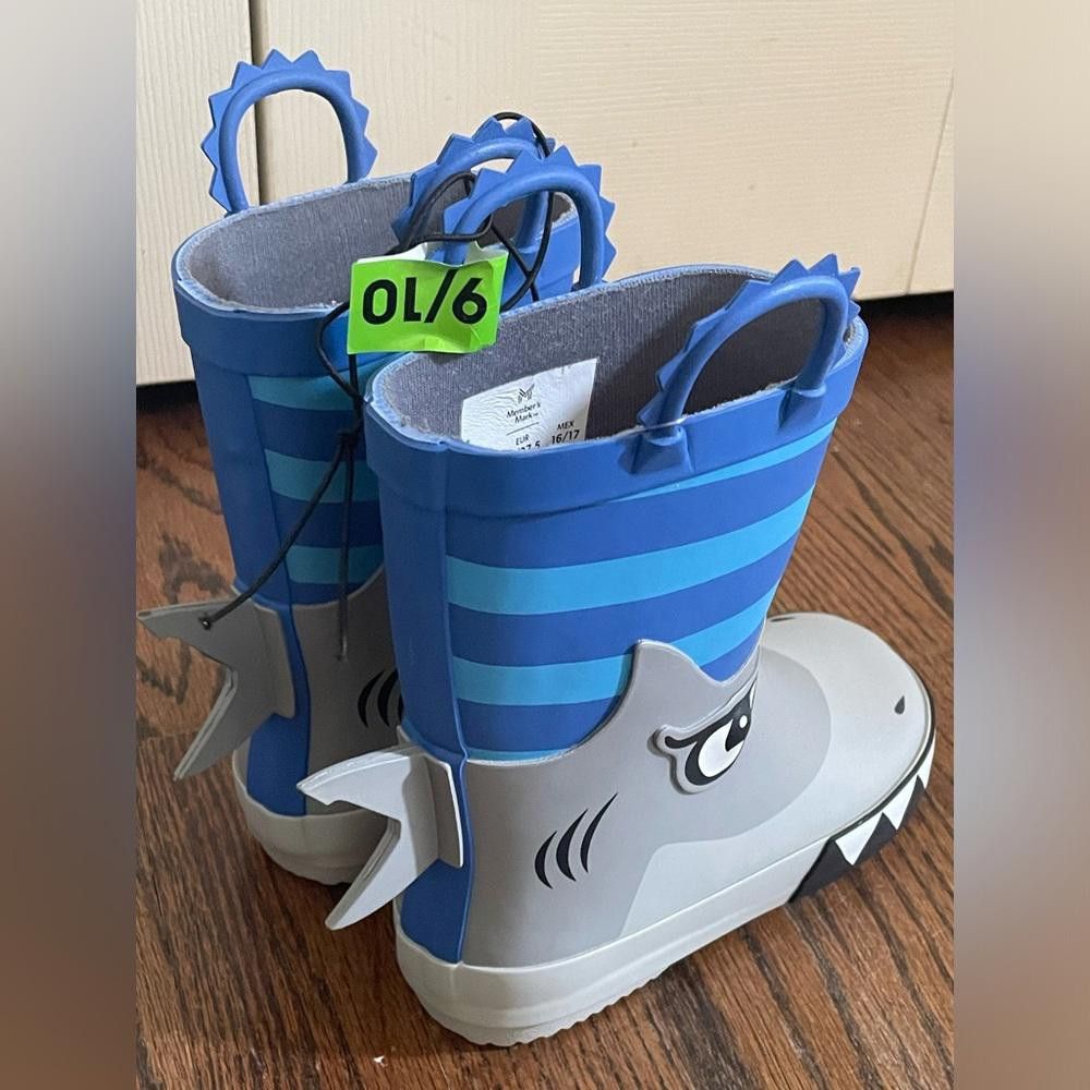 Designer BNWT Toddler Shark Rain Boots Size US 9.5 / EU 42-43 - 2 Thumbnail