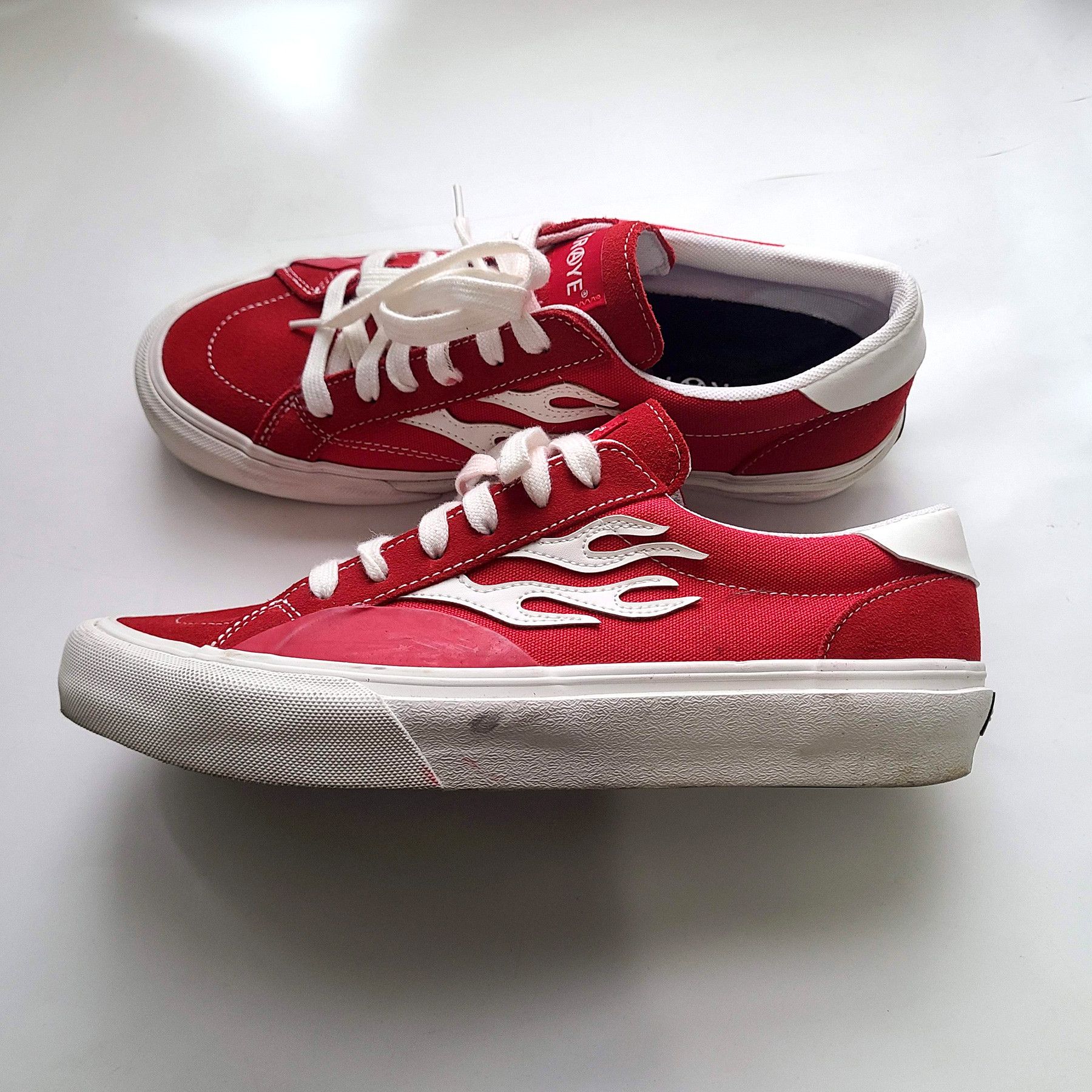 STRAYE Straye Logan Flame Red Suede Skate Shoes Casual Size US 10 / EU 43 - 2 Thumbnail