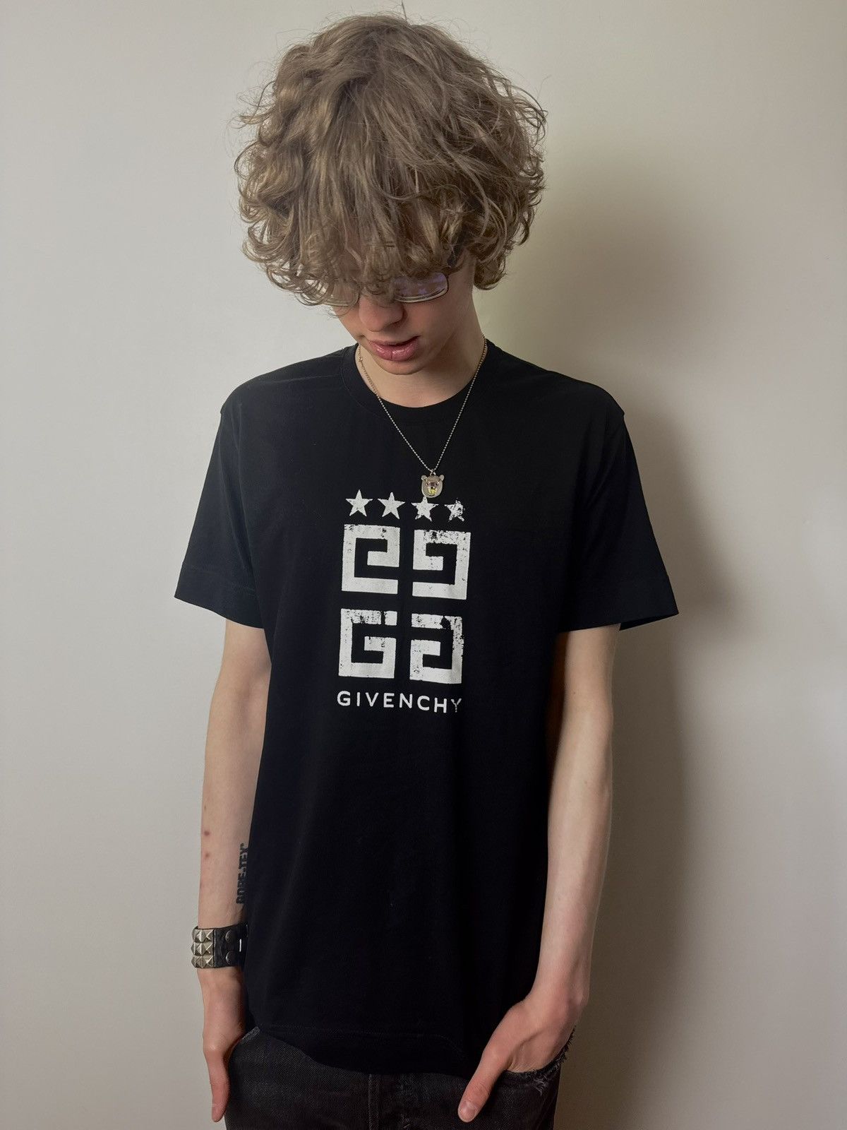Givenchy Givenchy 4G Stars Logo Tee Black Luxury Designer Slim Fit Size US XL / EU 56 / 4 - 1 Thumbnail