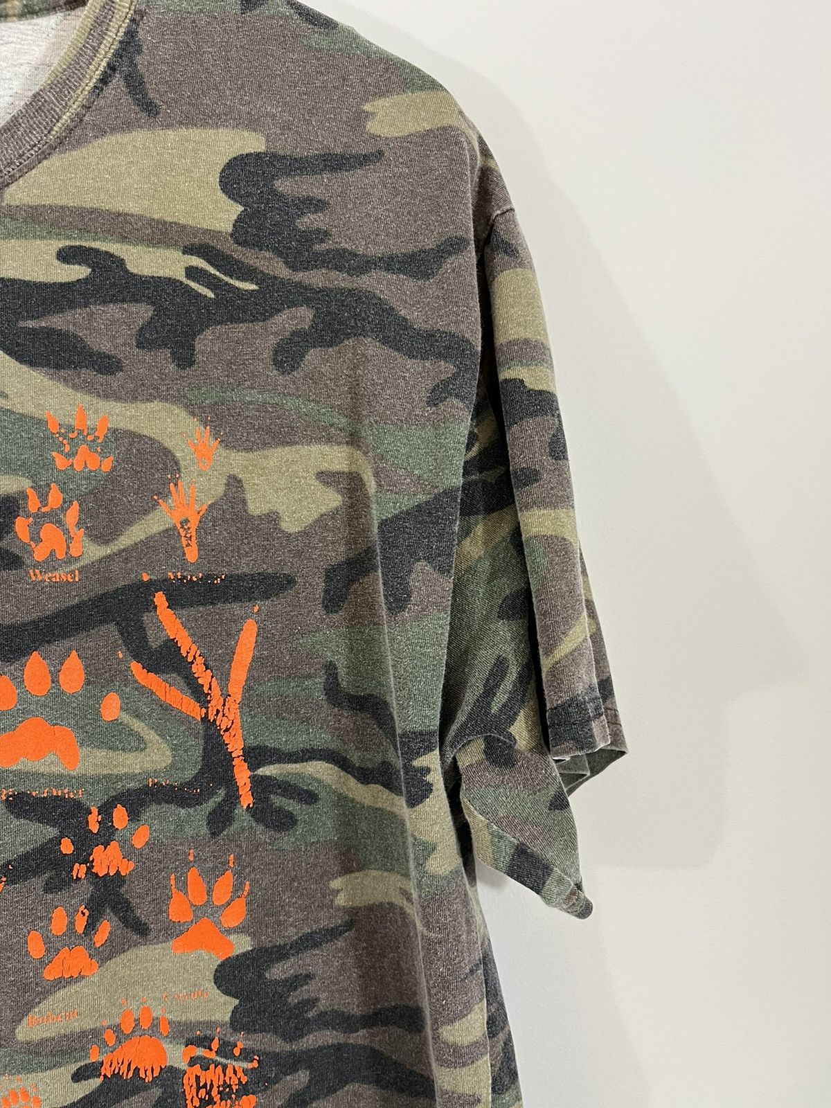 Vintage Camo Wildlife Tracks Distressed Tee Size US L / EU 52-54 / 3 - 6 Thumbnail